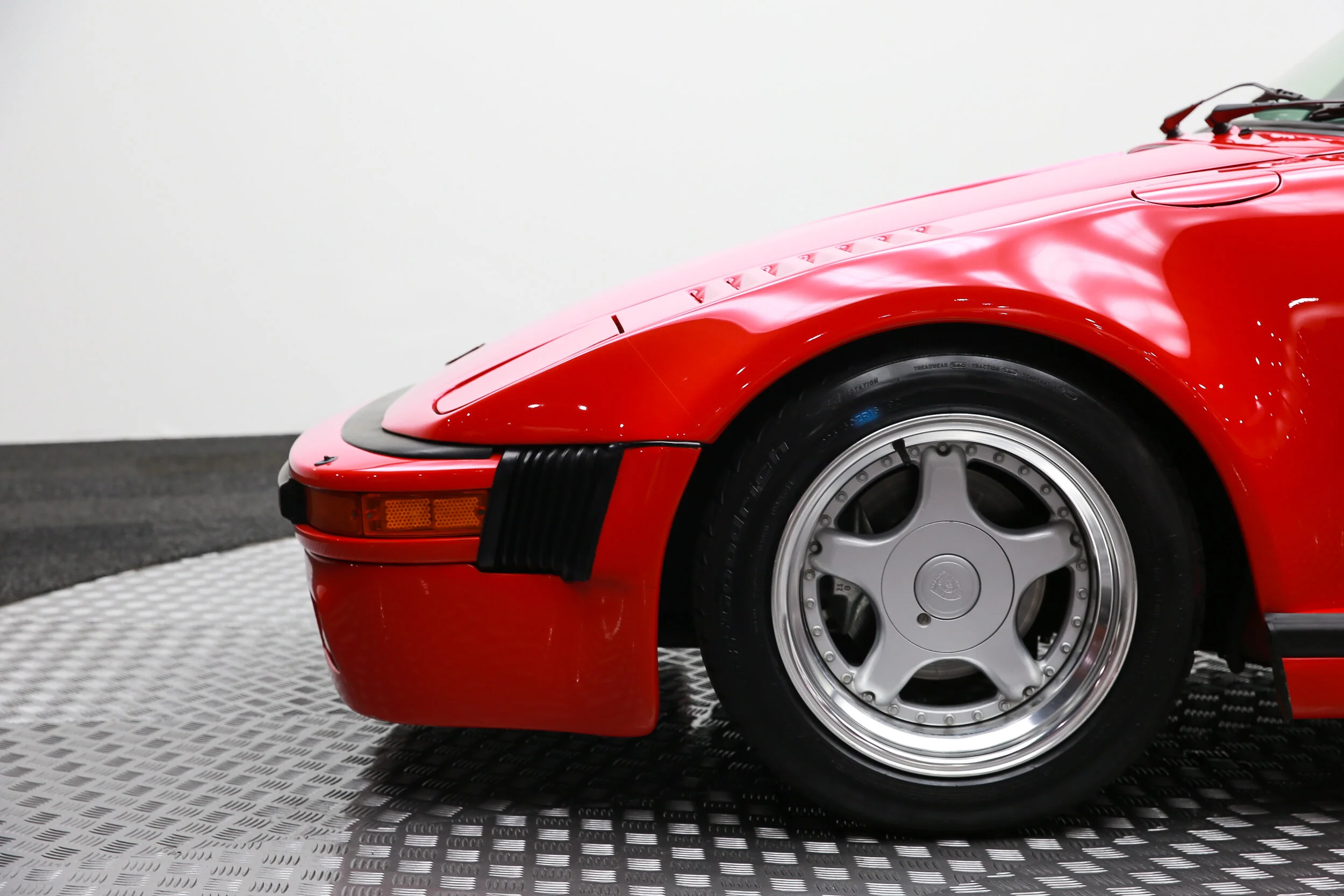 ROBERT_BASSAM_PORSCHE_911_SLANT_NOSE_1983_RED (19).jpg