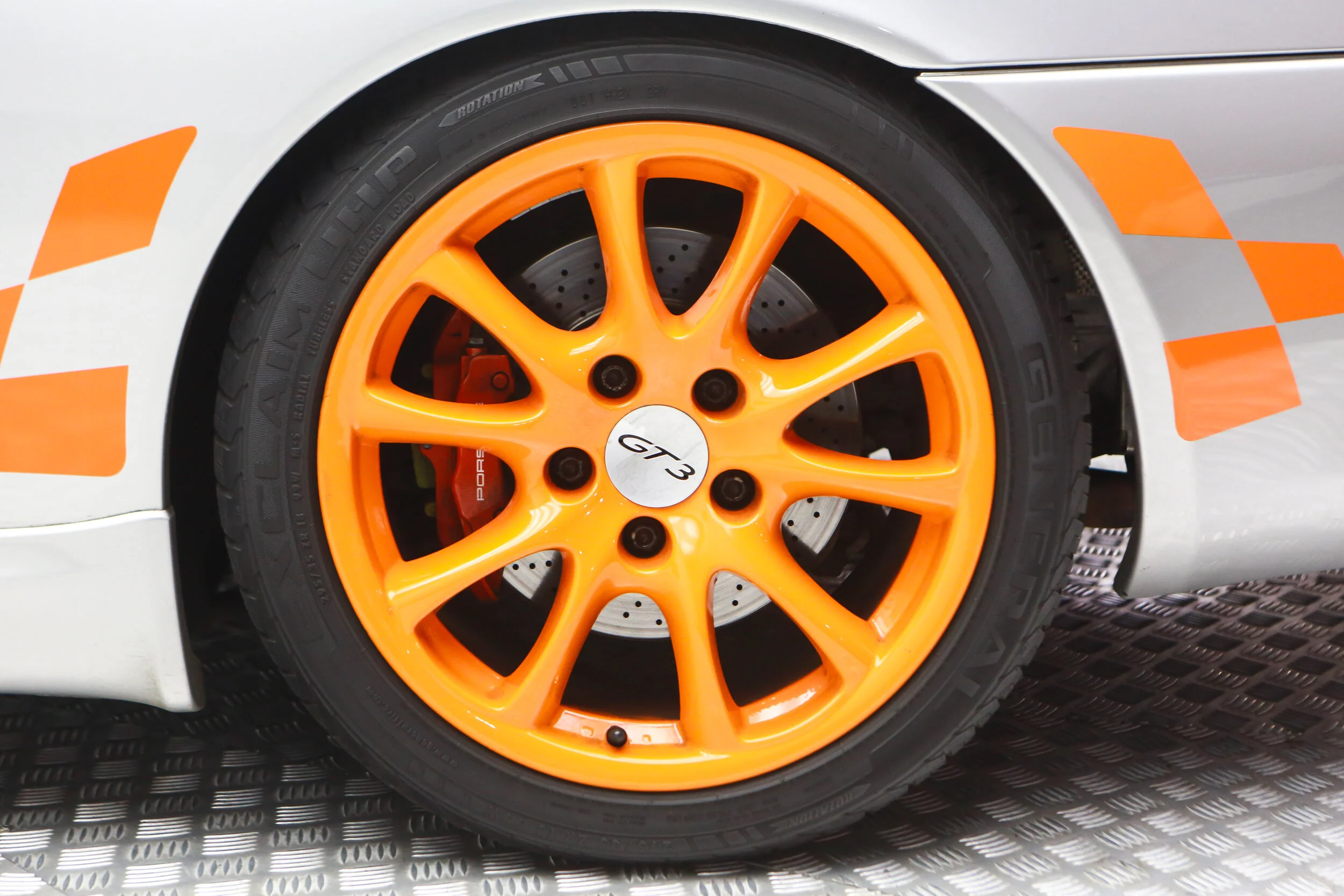 ROBERT_BASSAM_PORSCHE_GT3_2004_SILVER_ORANGE (113).jpg