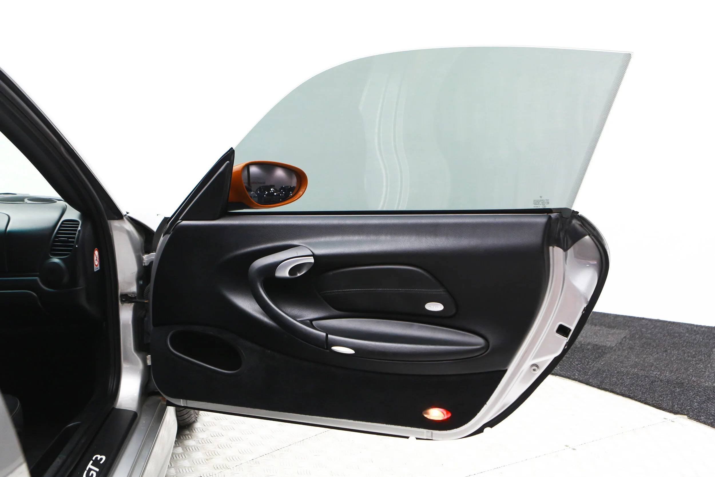 ROBERT_BASSAM_PORSCHE_GT3_2004_SILVER_ORANGE (116).jpg