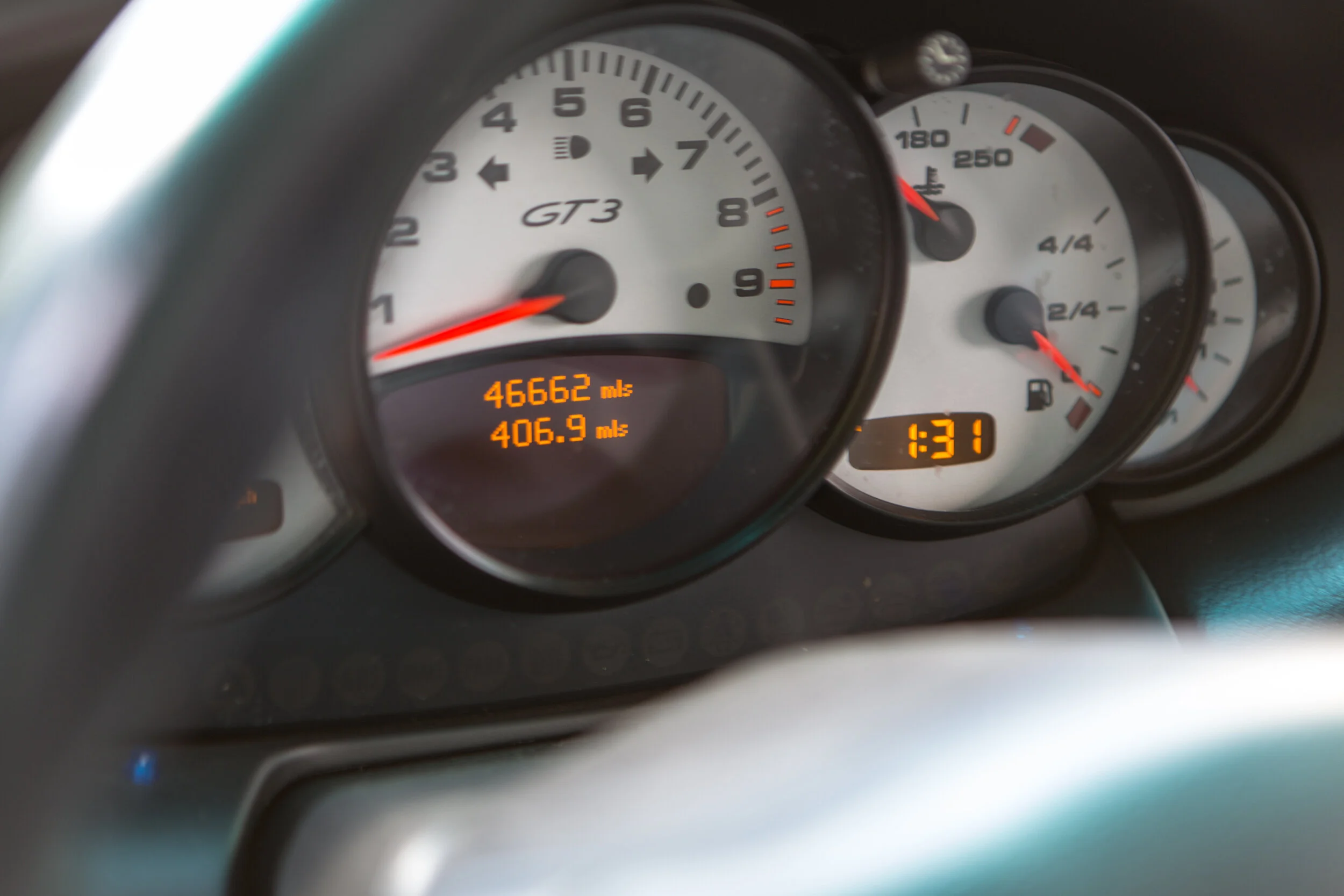 ROBERT_BASSAM_PORSCHE_GT3_2004_GREY_ORANGE (10).jpg