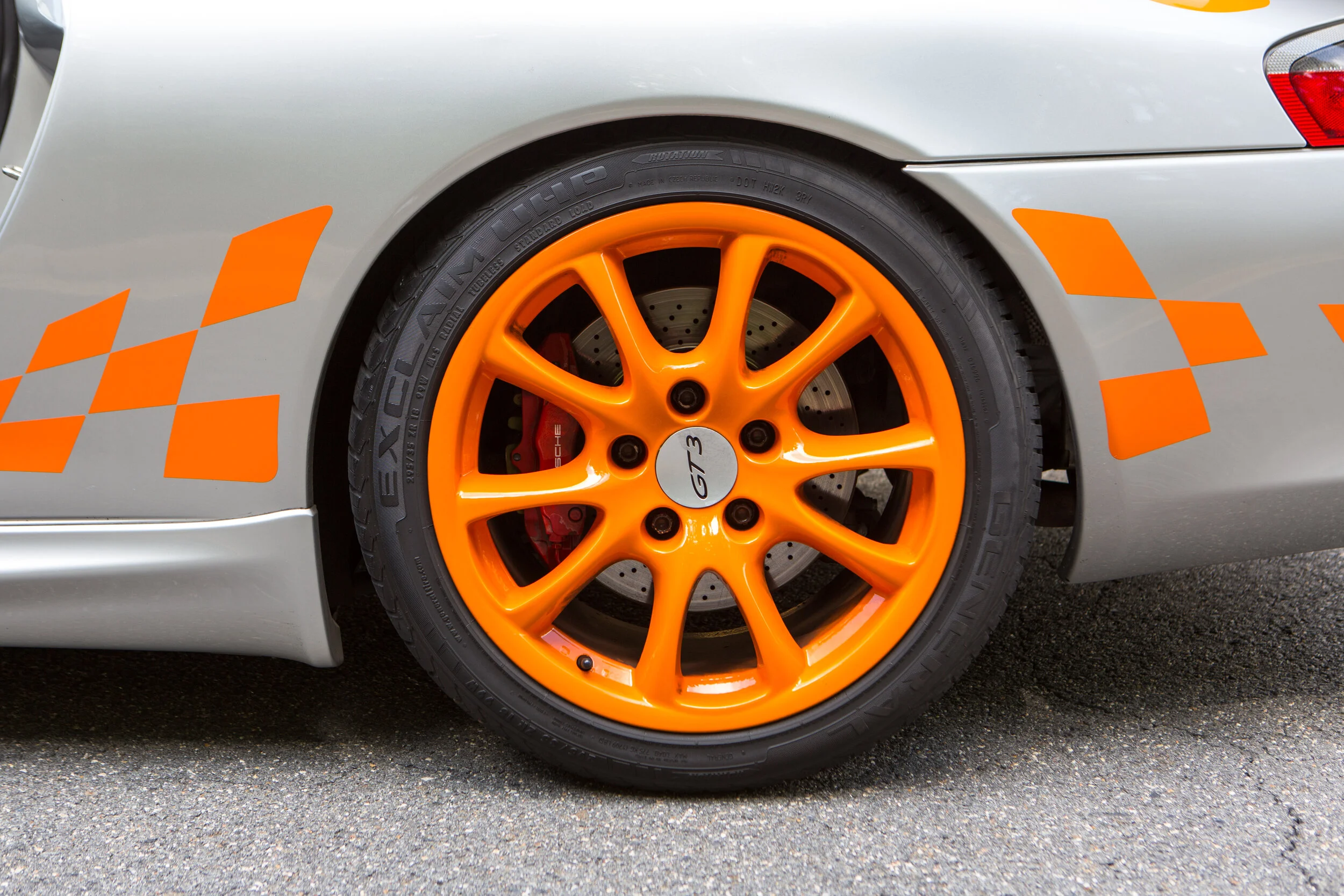 ROBERT_BASSAM_PORSCHE_GT3_2004_GREY_ORANGE (12).jpg