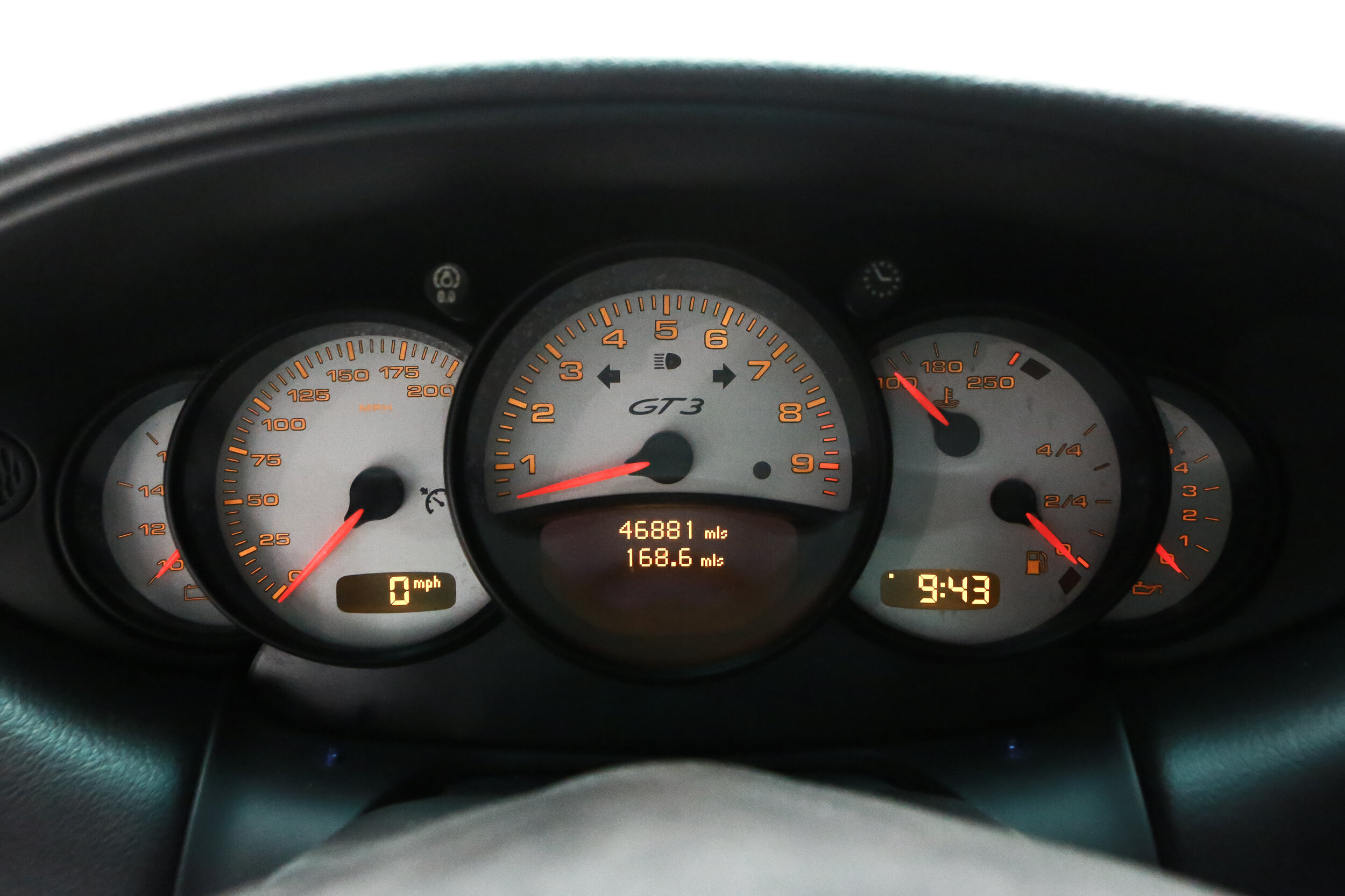 ROBERT_BASSAM_PORSCHE_GT3_2004_SILVER_ORANGE (108).jpg