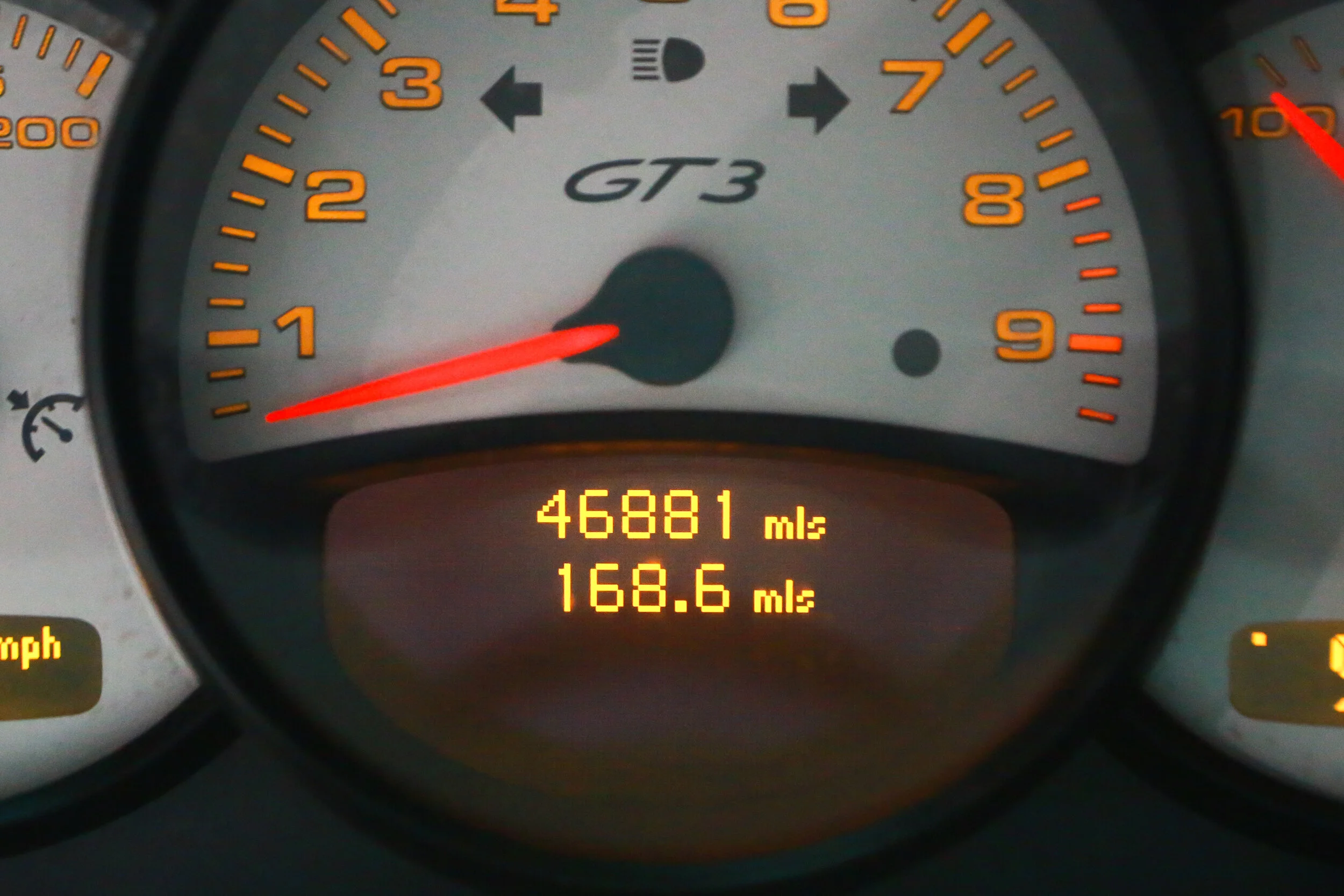 ROBERT_BASSAM_PORSCHE_GT3_2004_SILVER_ORANGE (109).jpg