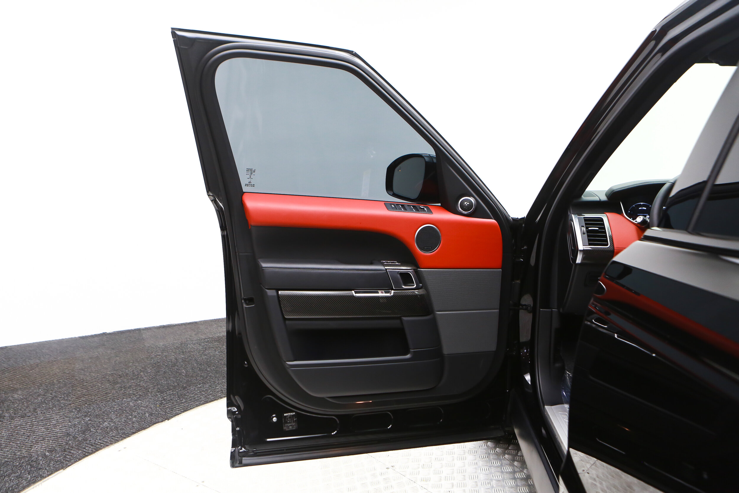 ROBERT_BASSAM_RANGE_ROVER_SVR_BLACK (4).jpg