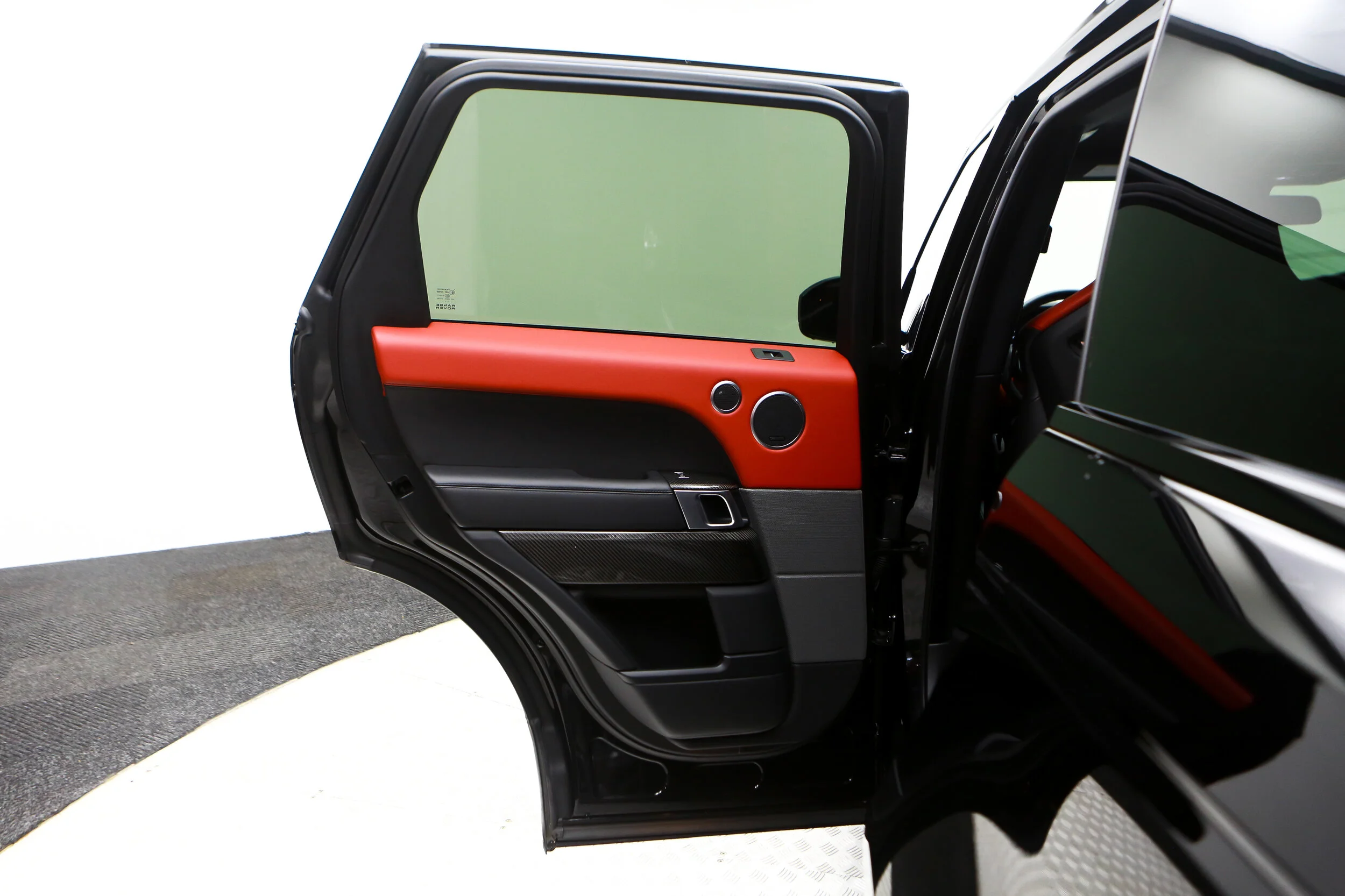 ROBERT_BASSAM_RANGE_ROVER_SVR_BLACK (26).jpg