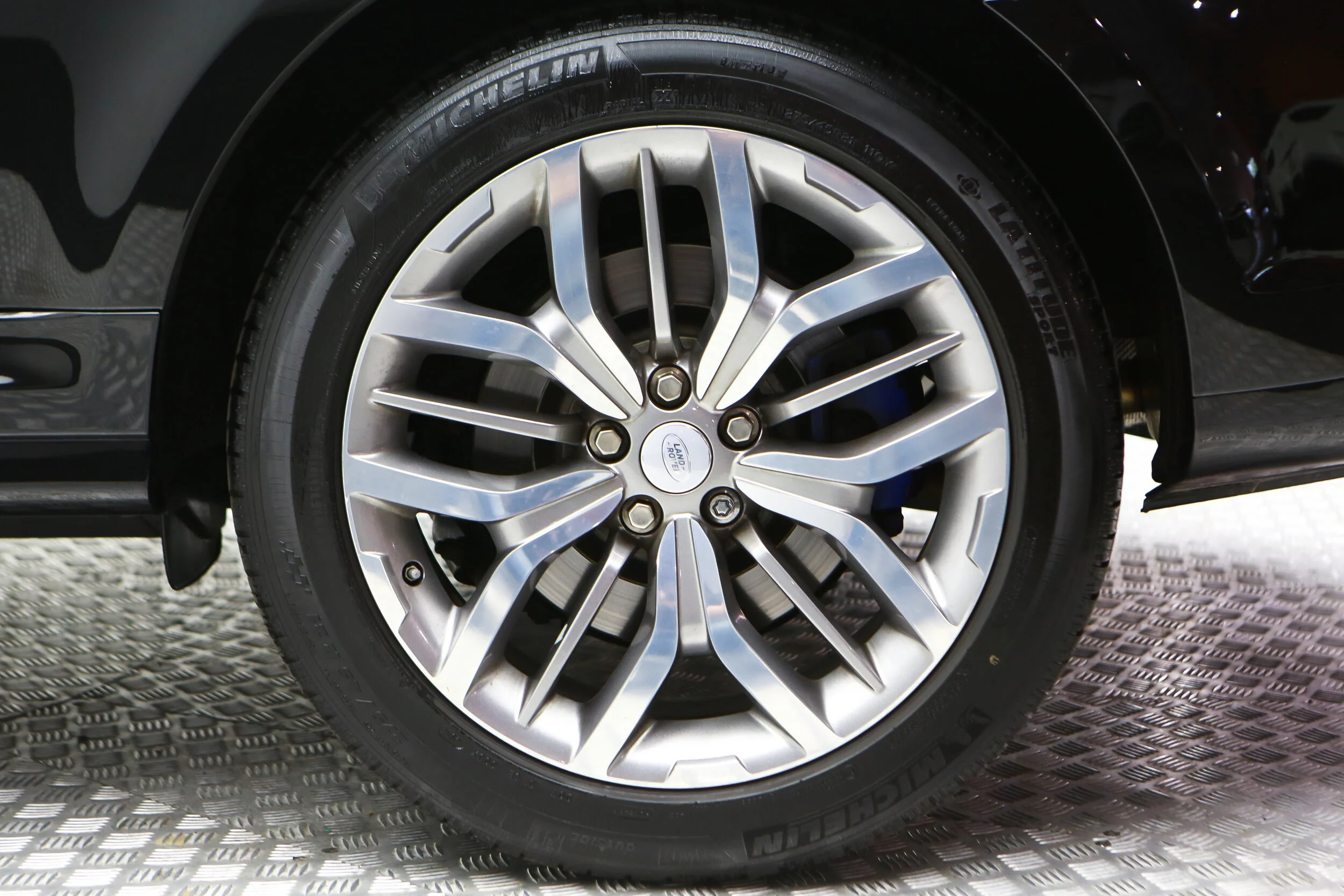 ROBERT_BASSAM_RANGE_ROVER_SVR_BLACK (30).jpg