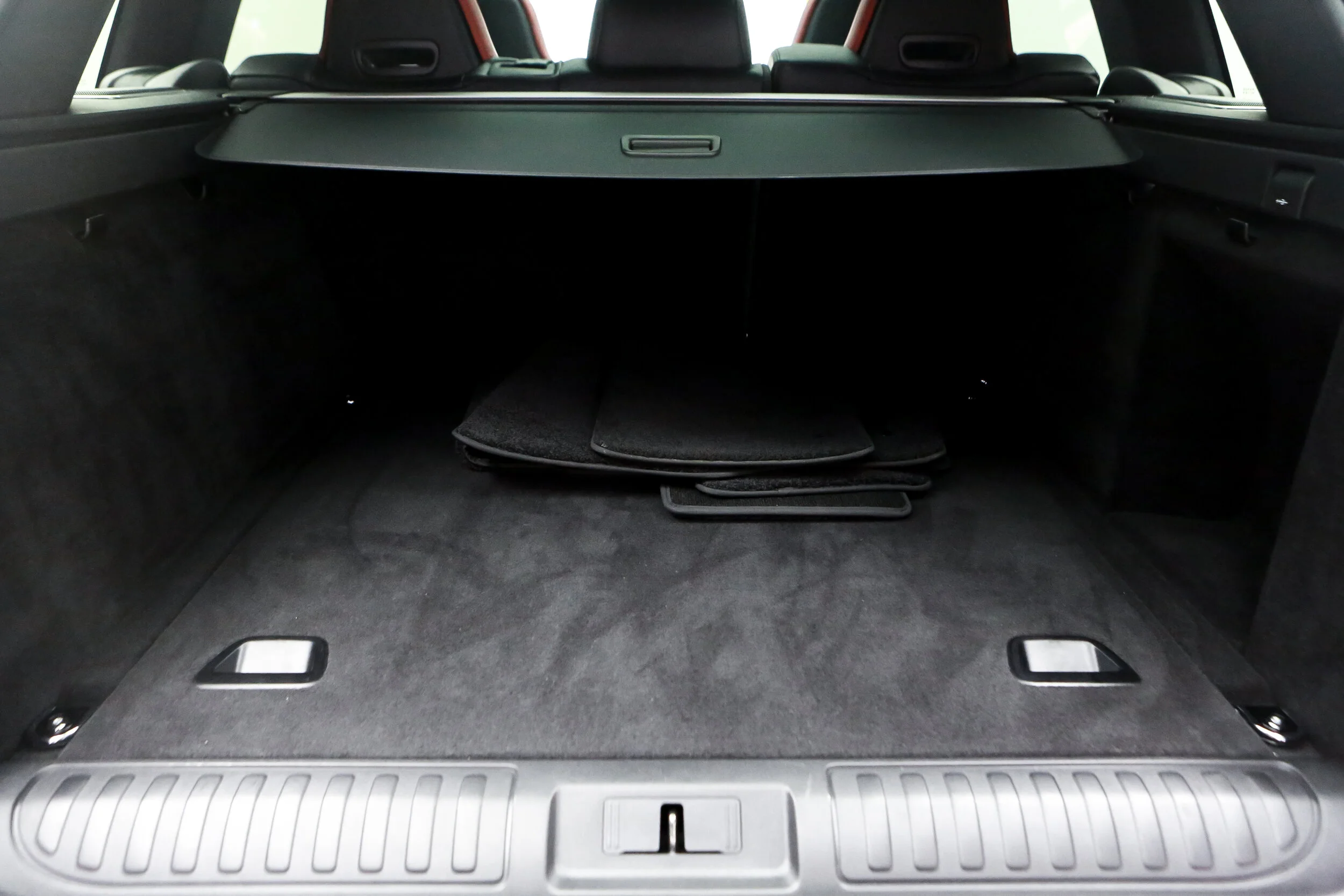 ROBERT_BASSAM_RANGE_ROVER_SVR_BLACK (31).jpg
