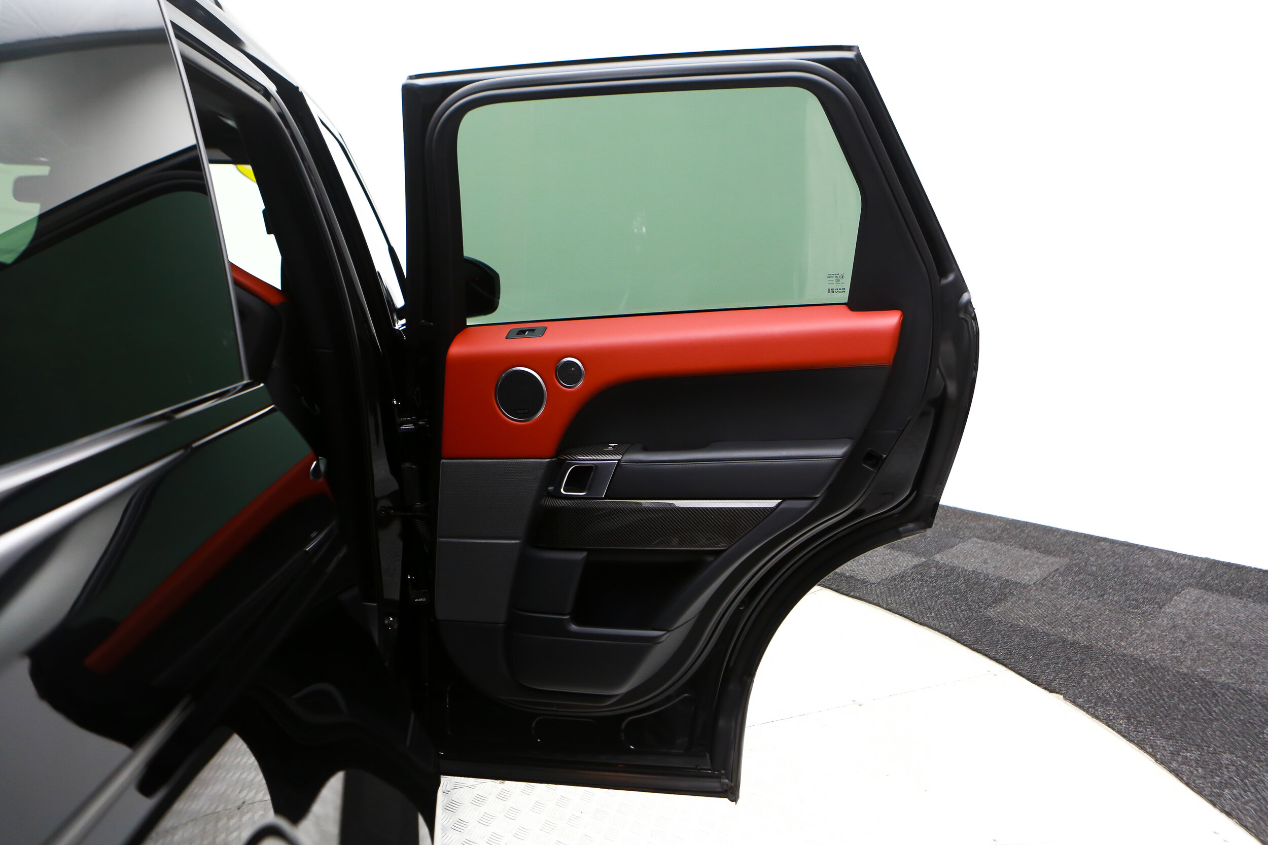 ROBERT_BASSAM_RANGE_ROVER_SVR_BLACK (34).jpg