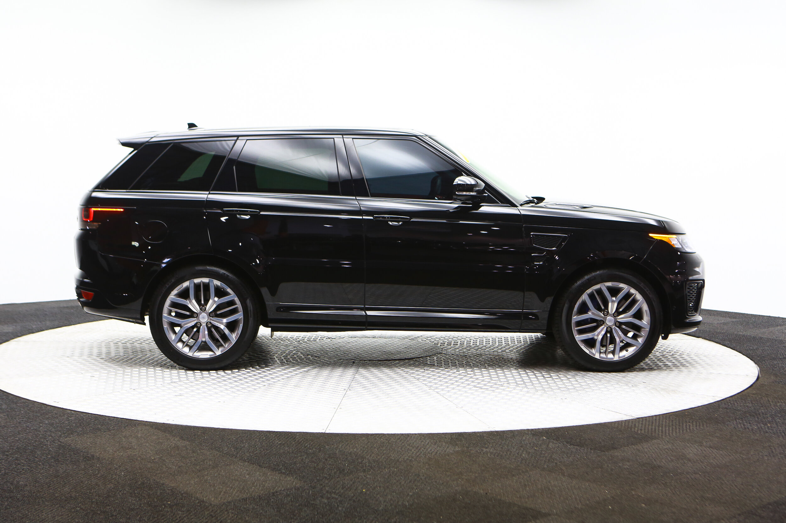 ROBERT_BASSAM_RANGE_ROVER_SVR_BLACK (46).jpg