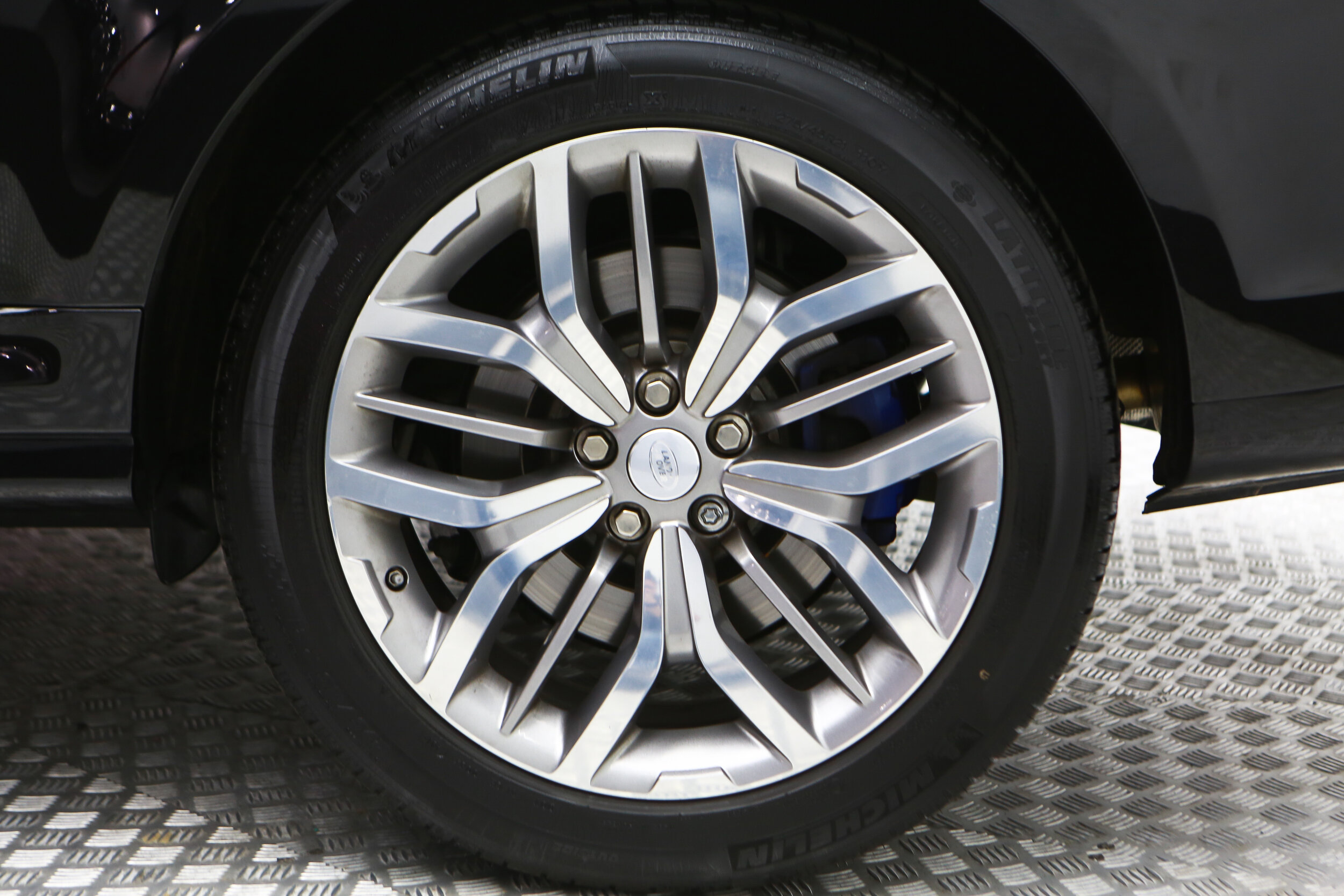 ROBERT_BASSAM_RANGE_ROVER_SVR_BLACK (55).jpg