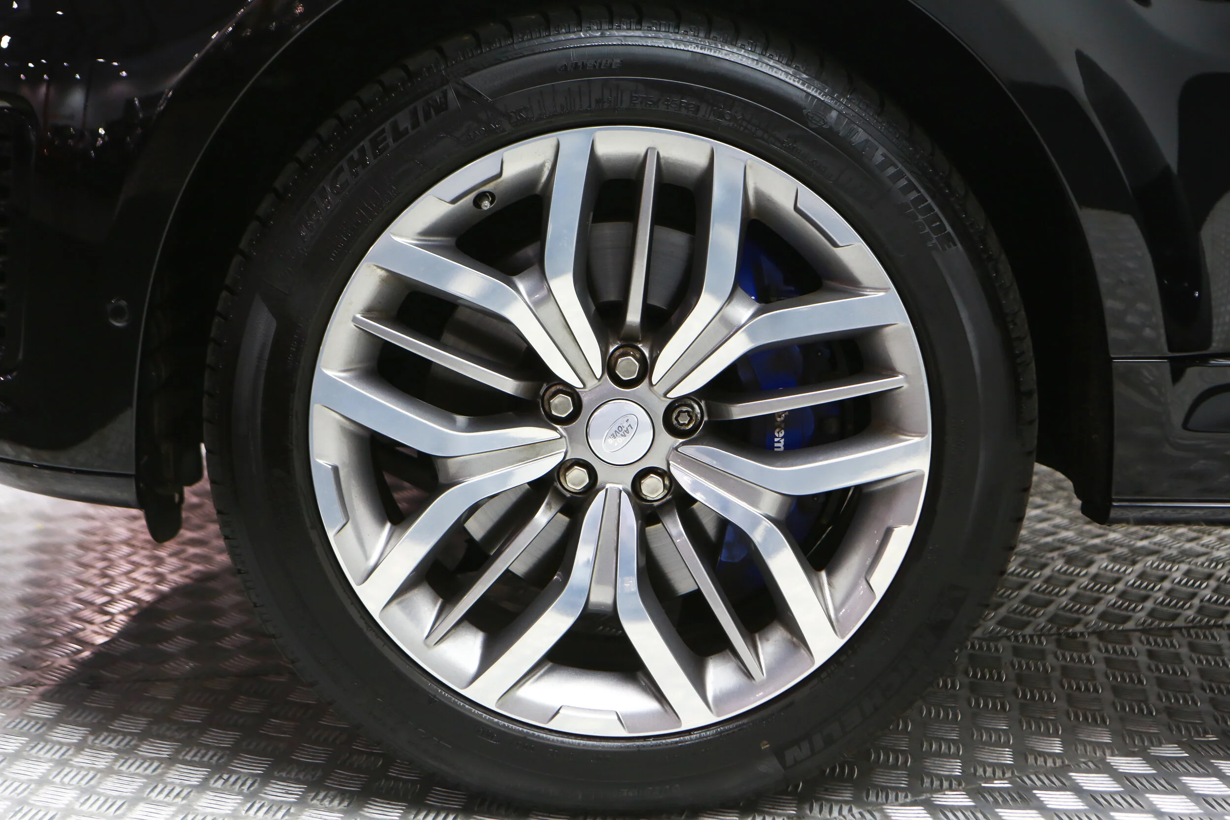 ROBERT_BASSAM_RANGE_ROVER_SVR_BLACK (56).jpg