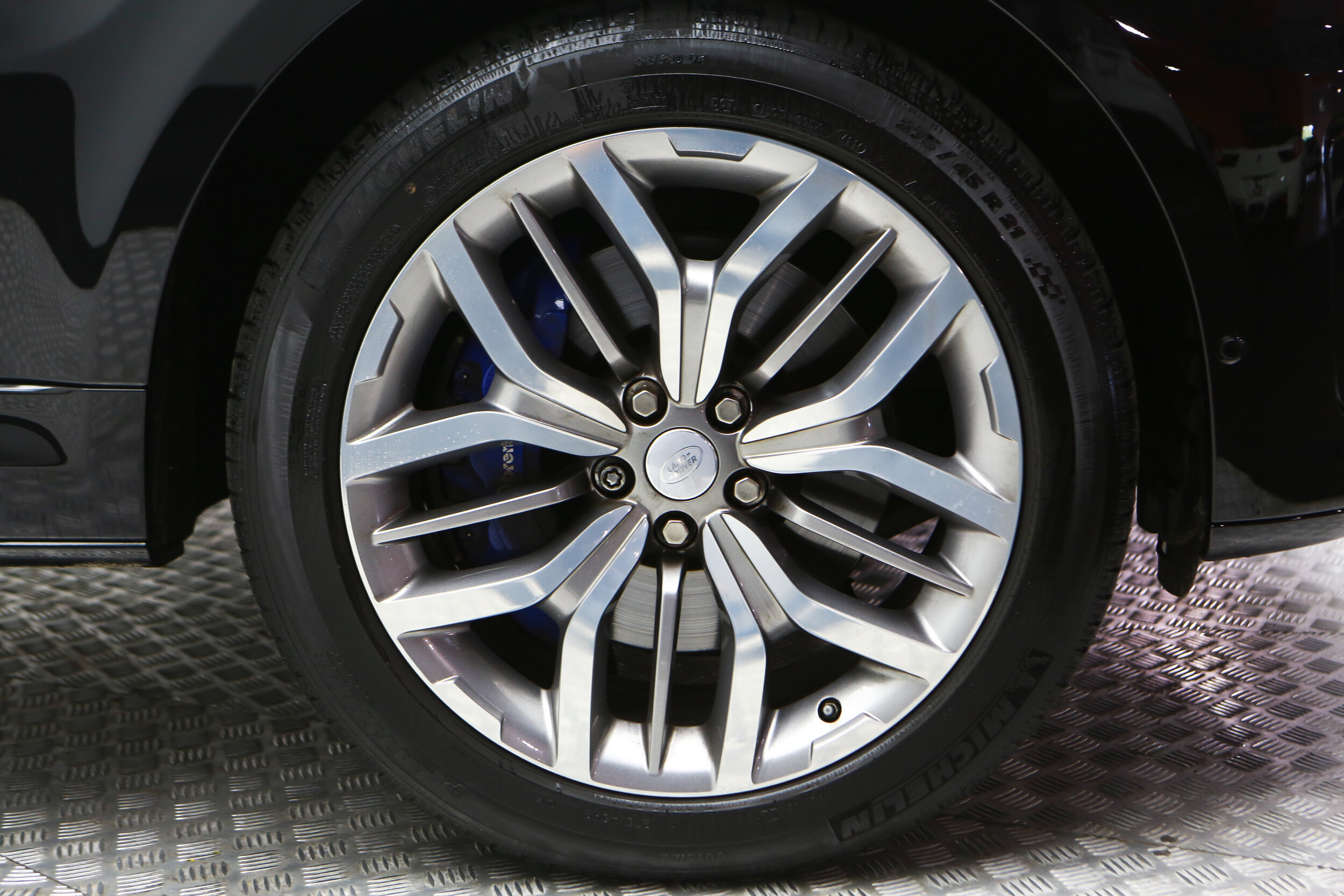 ROBERT_BASSAM_RANGE_ROVER_SVR_BLACK (57).jpg