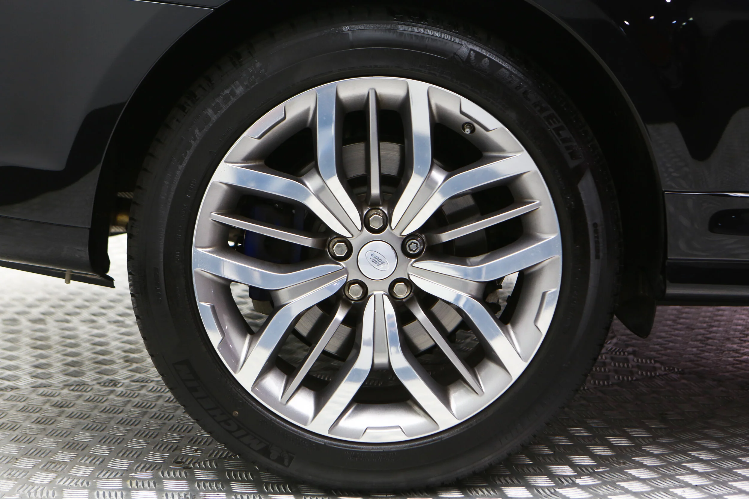 ROBERT_BASSAM_RANGE_ROVER_SVR_BLACK (58).jpg