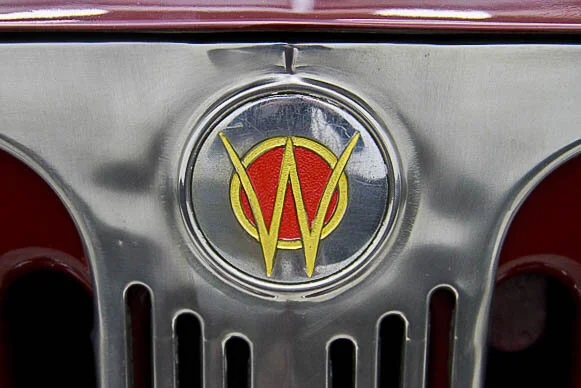 ROBERT_BASSAM_WILLYS_JEEPSTER_1949_RED (50).jpg