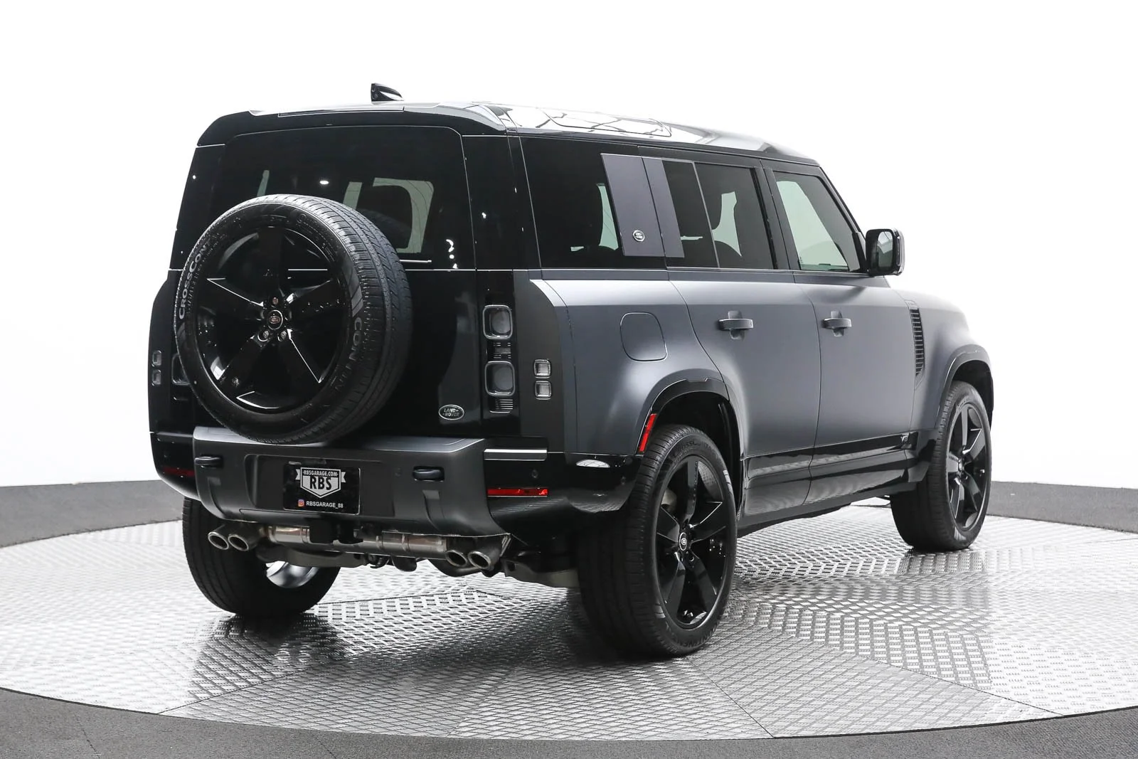 DEFENDER (1).jpg
