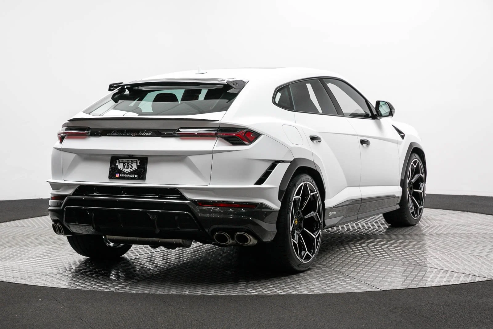 URUS PERFOMANTE (1).jpg