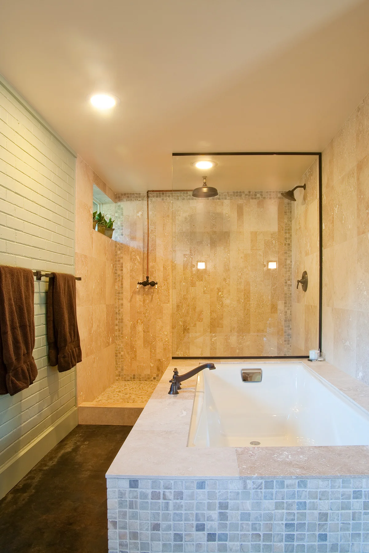 MO_MasterBath002.jpg