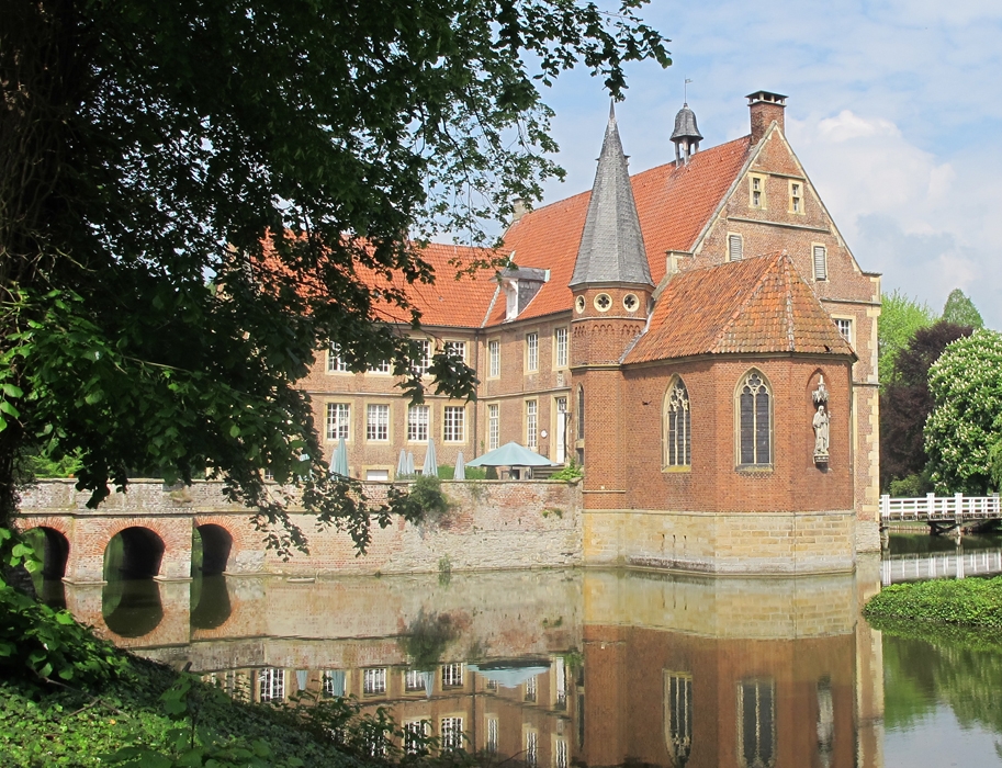 burg-huelshoff-in-havixbeck.jpg