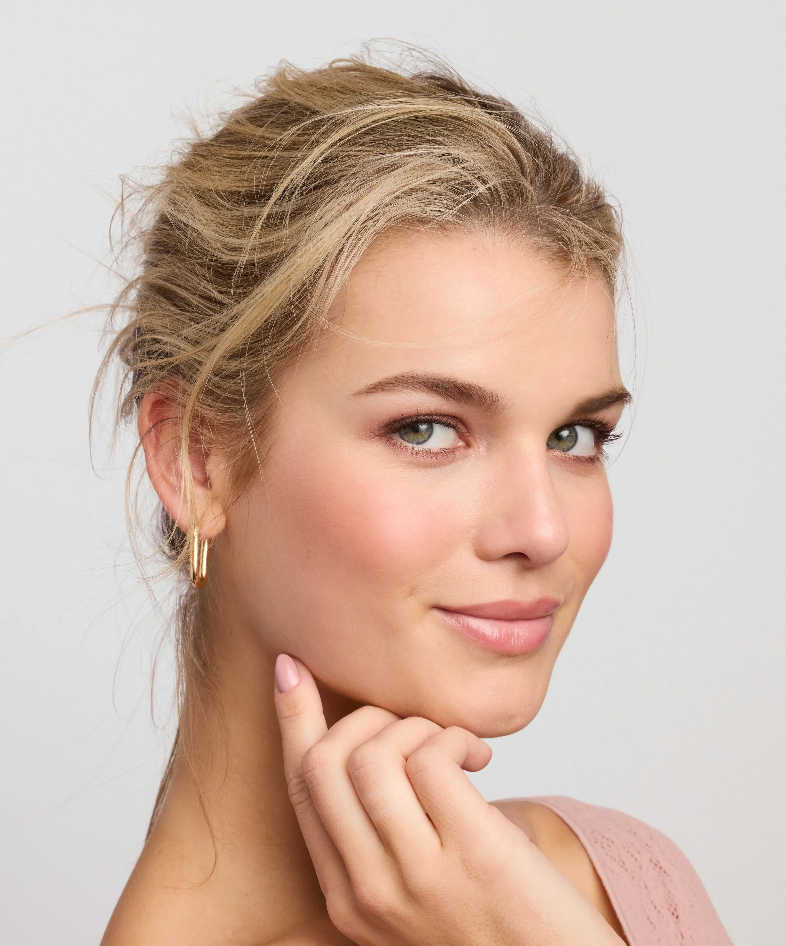 IC_ColorLuxeLiquidBlush-Hero-Alt-Keri_2003.jpg