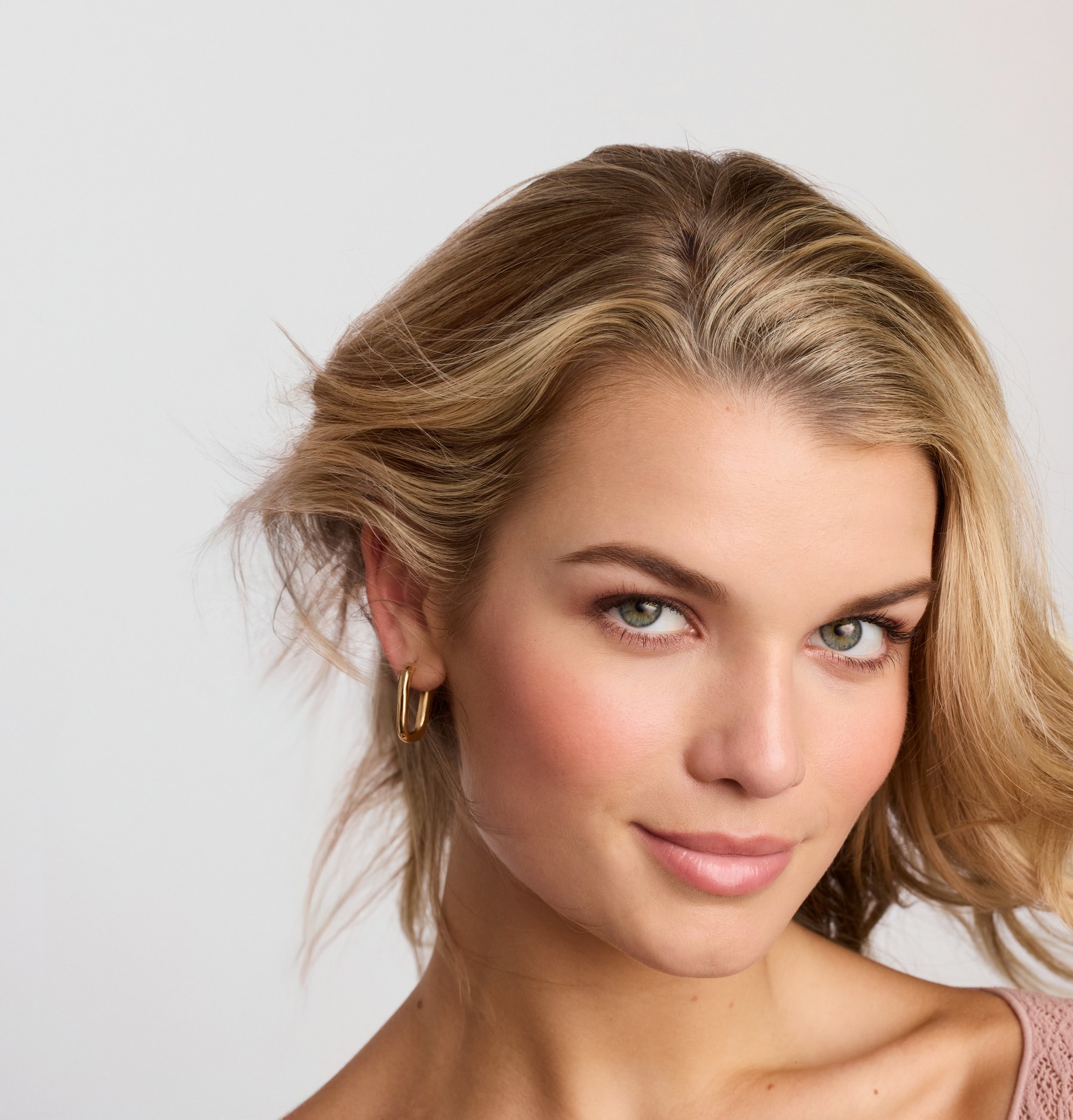 IC_ColorLuxeLiquidBlush-Hero-Keri_1757-F.20250812194848502.jpg