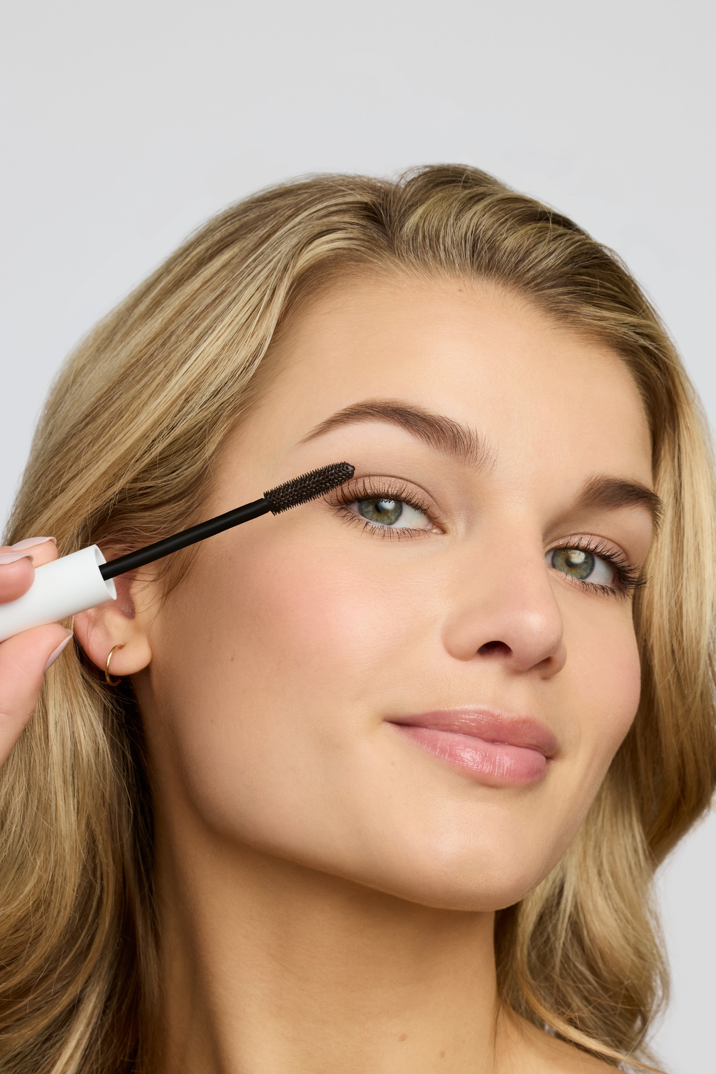 RT_KERI_LASH_FIXATION_CAMPAIGN_HERO_APPLICATION_666.jpg