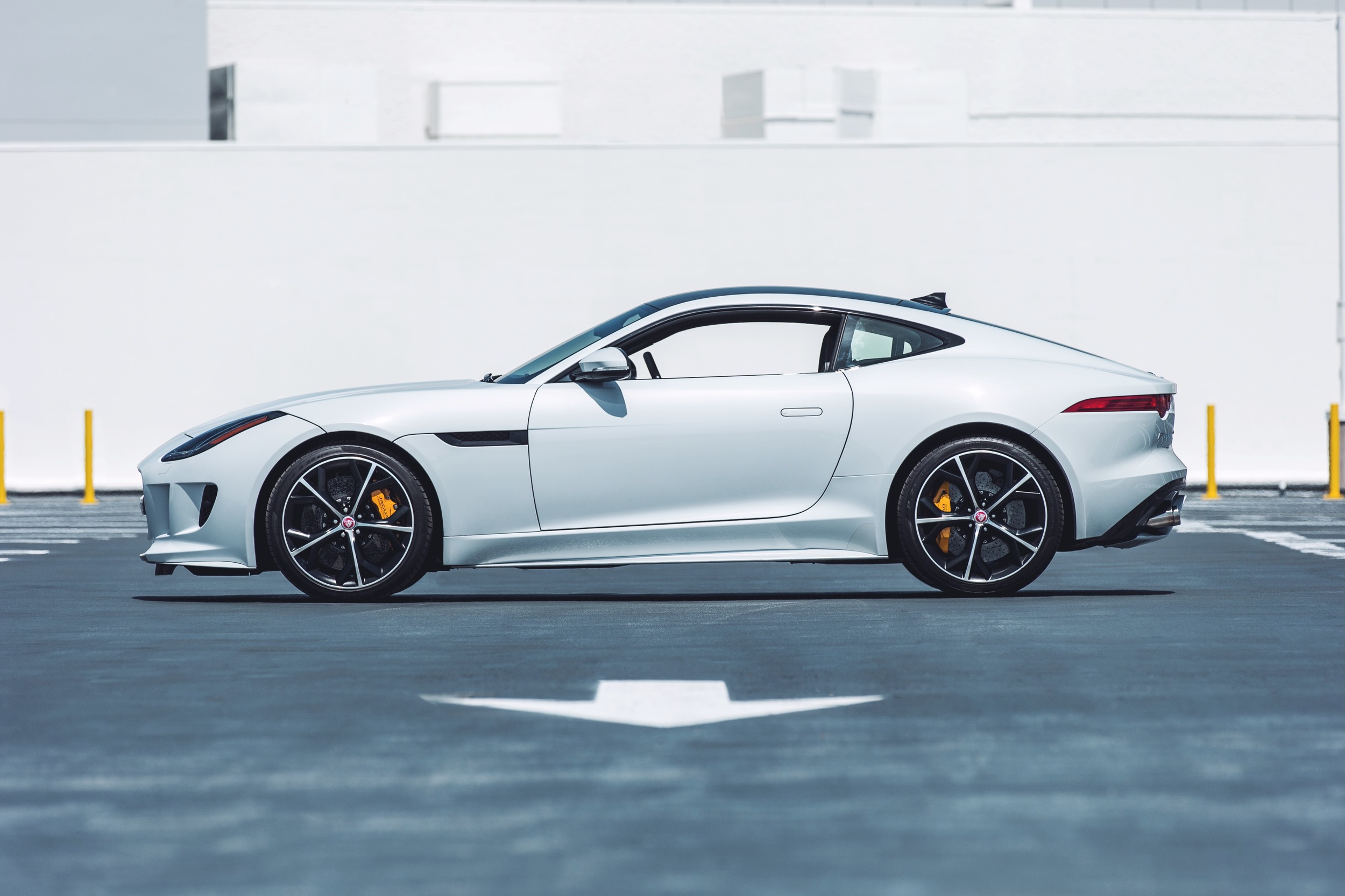  Jaguar F-Type R AWD 