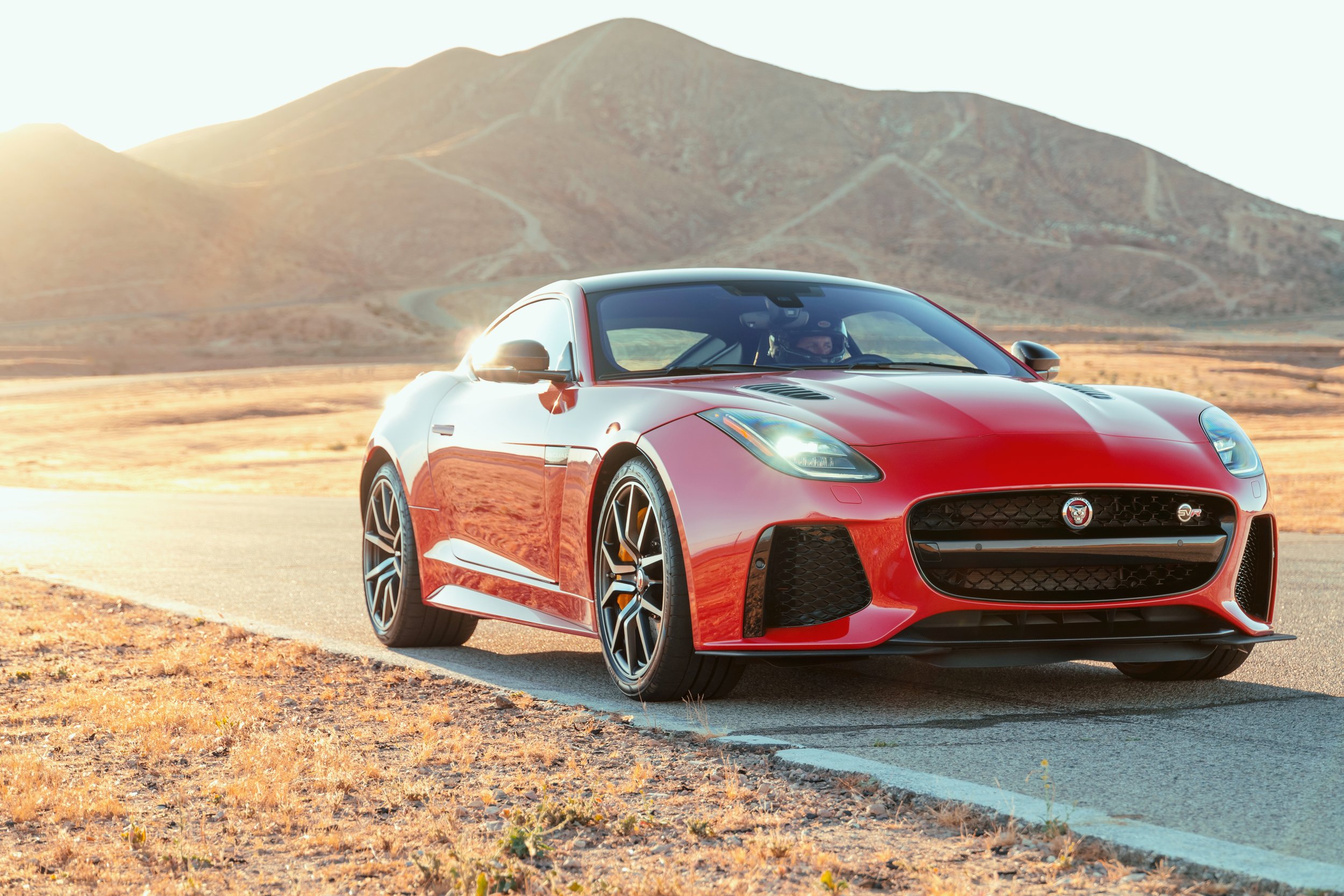  Jaguar F-Type SVR 