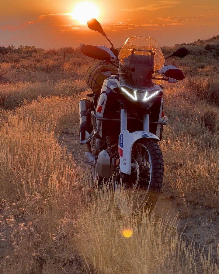 One hell of an adventure, one hell of a bike. @aprilia_americas was kind enough to ship me out to South Dakota and hand me the keys to their brand new and fully fueled Tuareg. With the only requirement to enjoy myself and meet up with the Moto Guzzi 