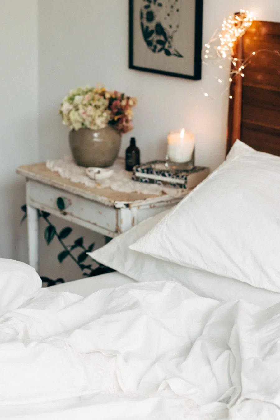 GORGEOUS BEDROOM STYLING BY LOBSTER + SWAN. SEE FULL POST HERE