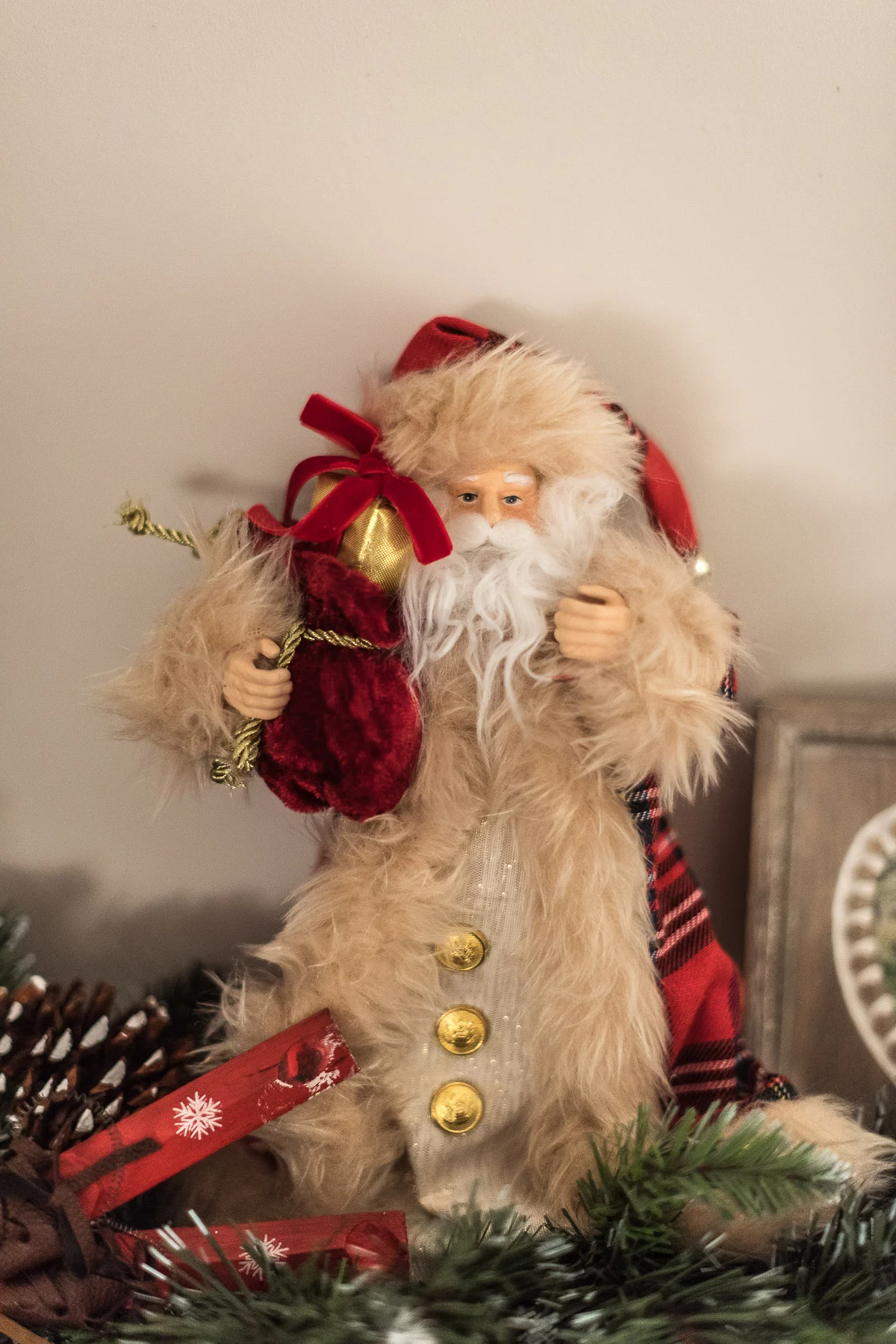 Decking the house with all things Christmas! A mini tour Fifi McGee