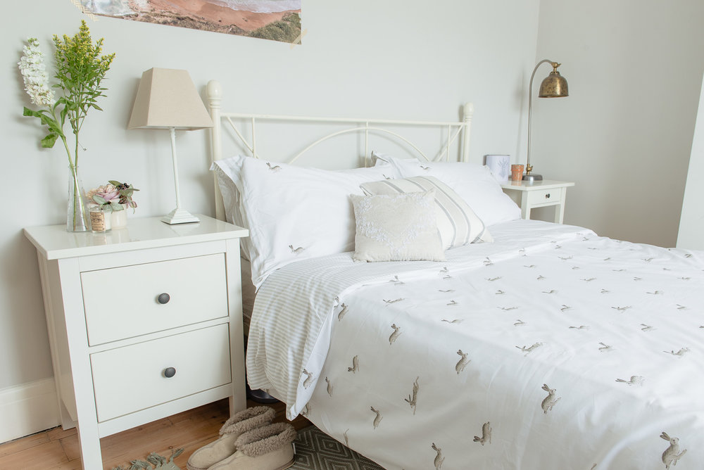 Guest Bedroom Home Decor Ideas, Country Charm Decor