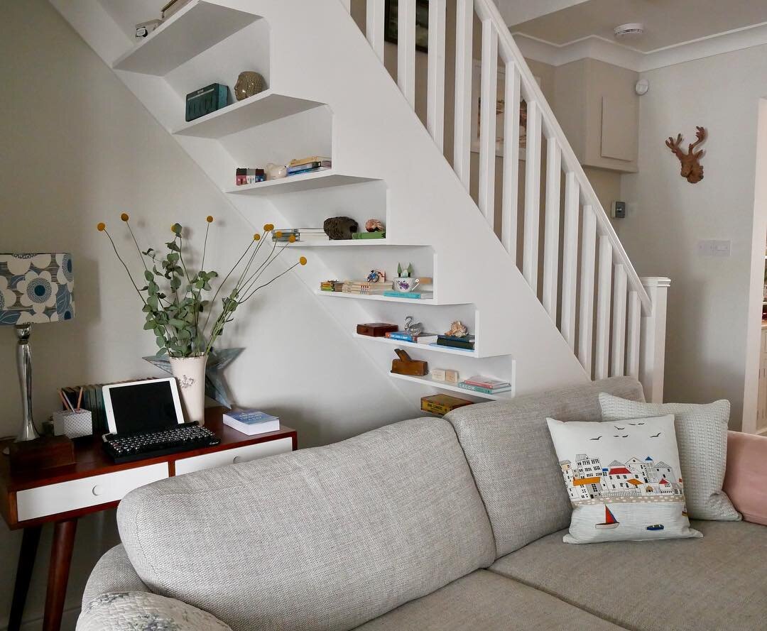 Under stair bookcase with stair angles - IMAGE: @gottacraft