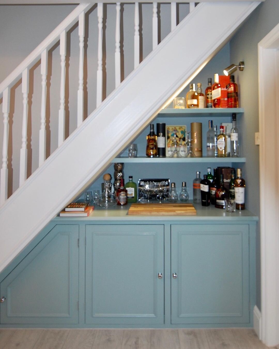 under stair storage and drinks bar - IMAGE: @inspiration.design.style