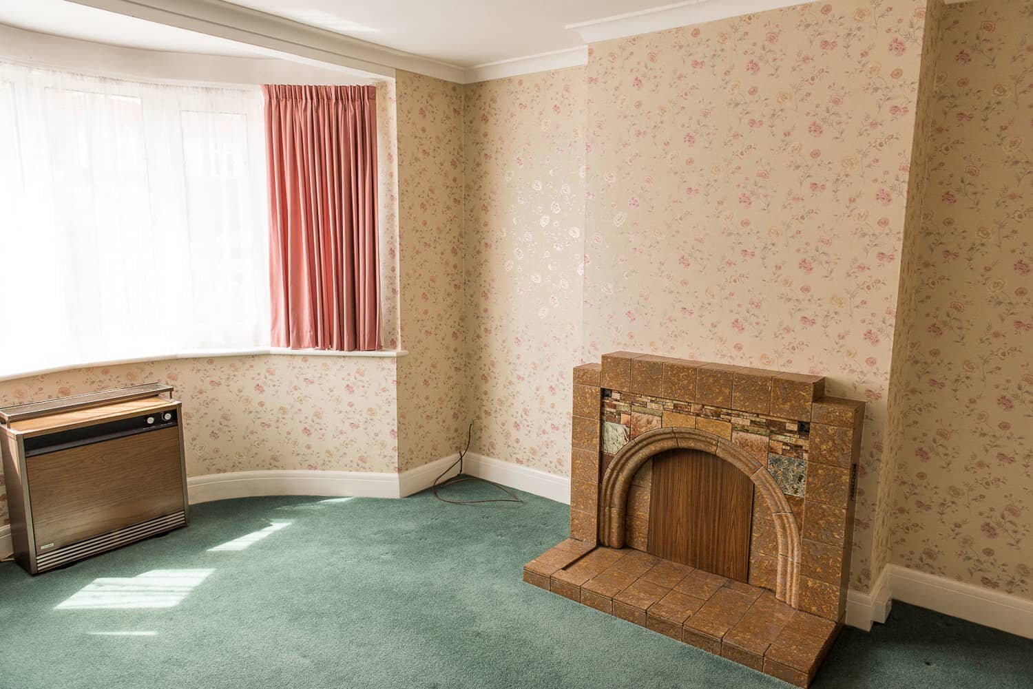 THE LIVING ROOM BEFORE the curtain hack
