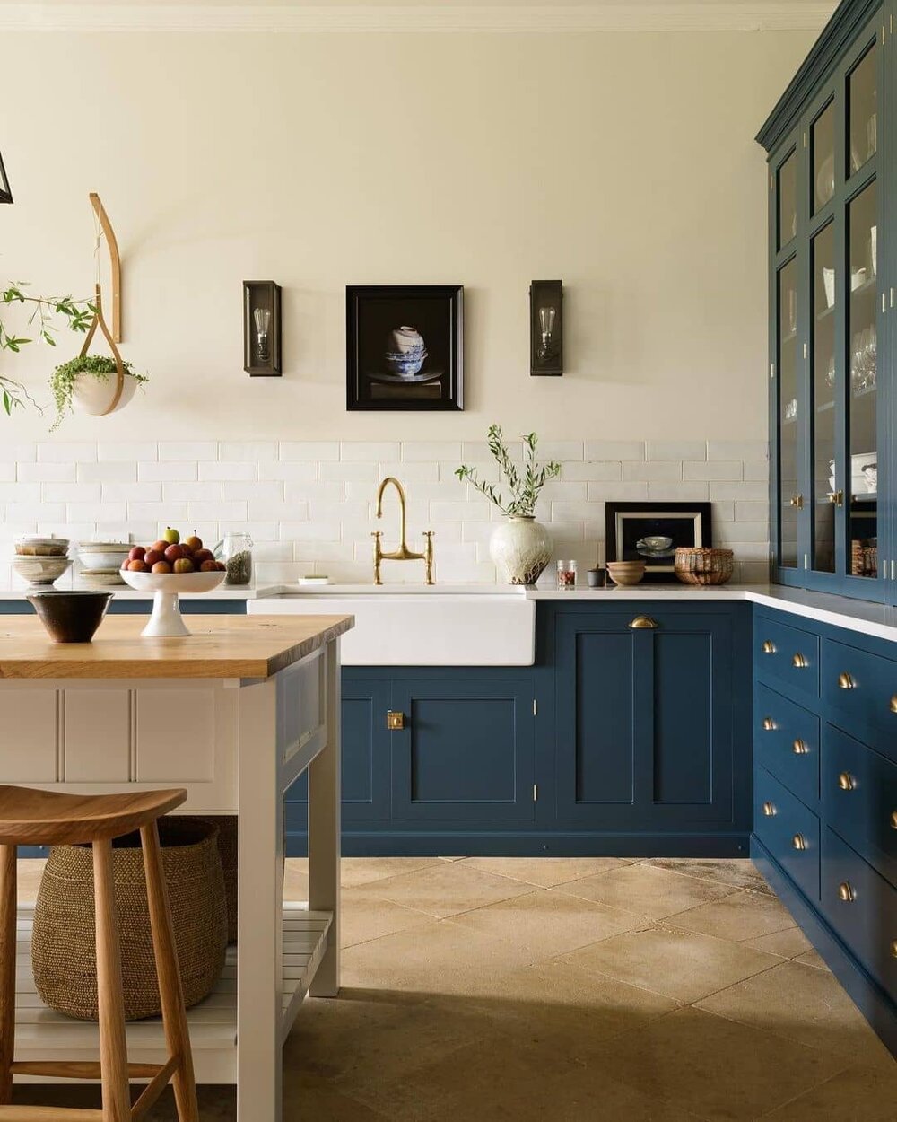 18 kitchen colour scheme ideas that look stunning with brass ...