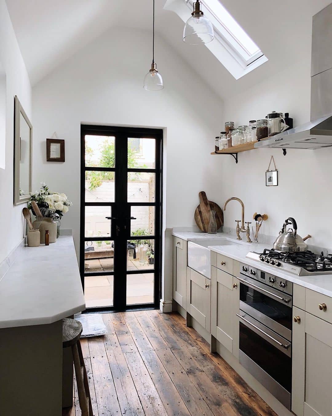 19 Beautiful Galley Kitchen Ideas