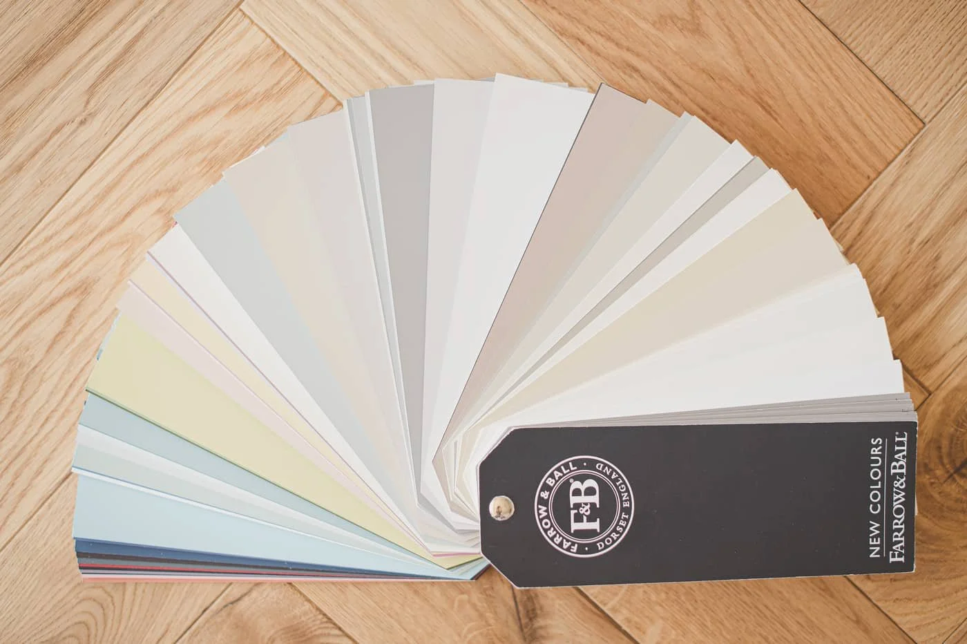 How to Choose Paint Colours: 5 Interior Designer Favourites