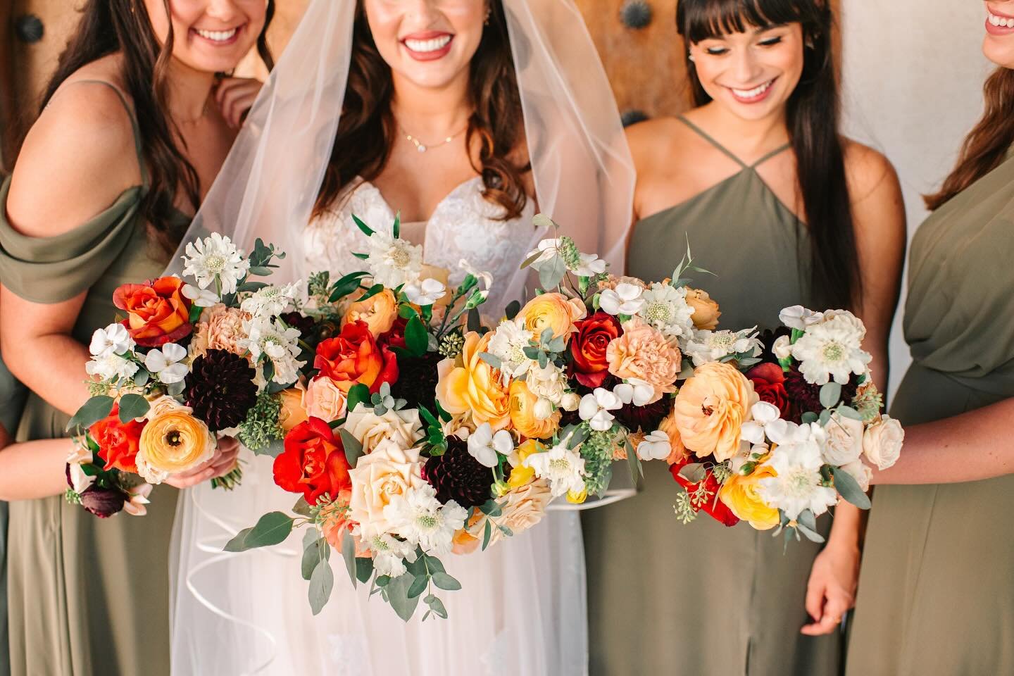 Marisa &amp; Kyle 👰🏻&zwj;♀️🌿🍷🌞🪵💗💍✨

(associate shot for @somewherestudiosphotography