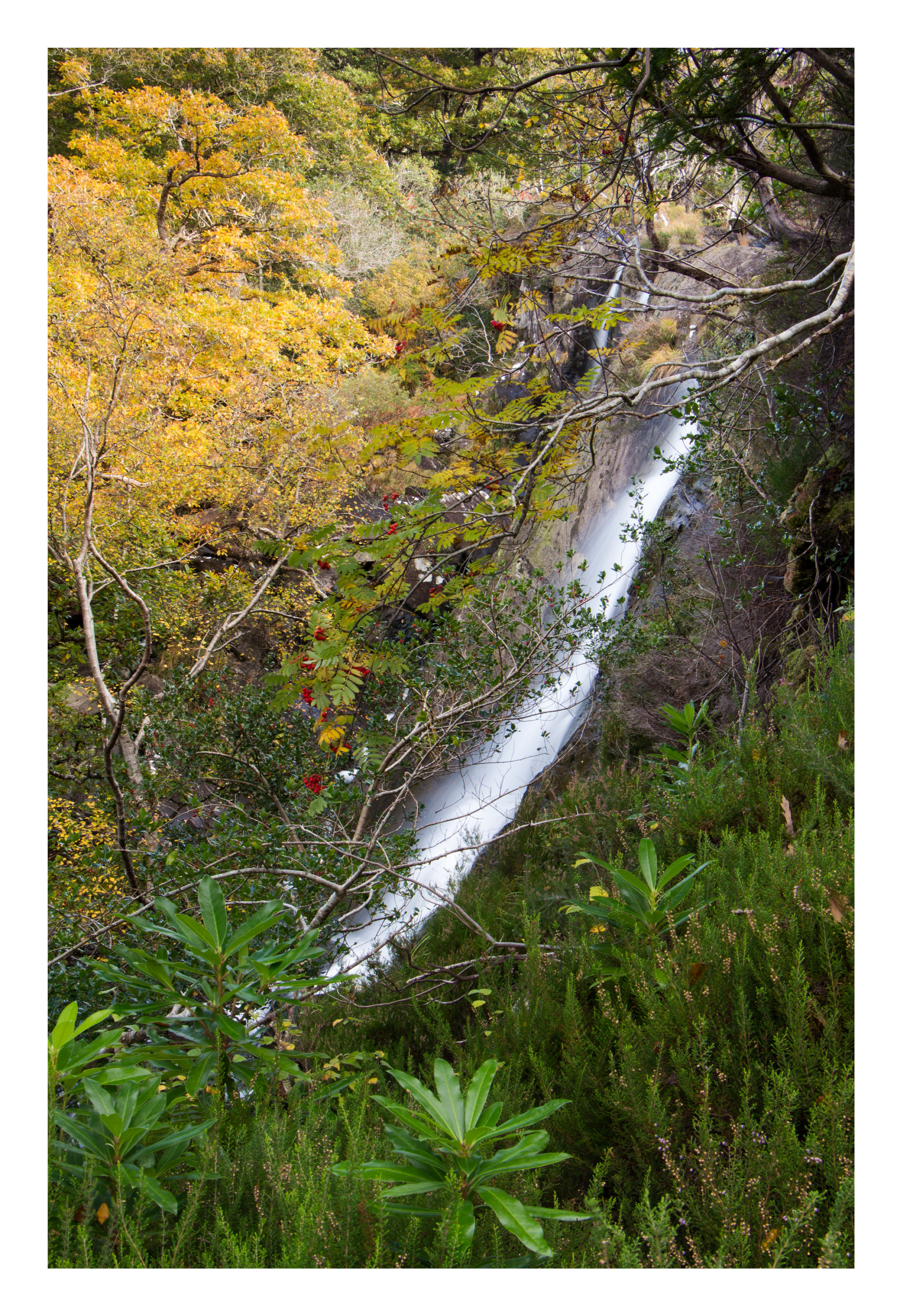 Again, same waterfall this time from the other side. 