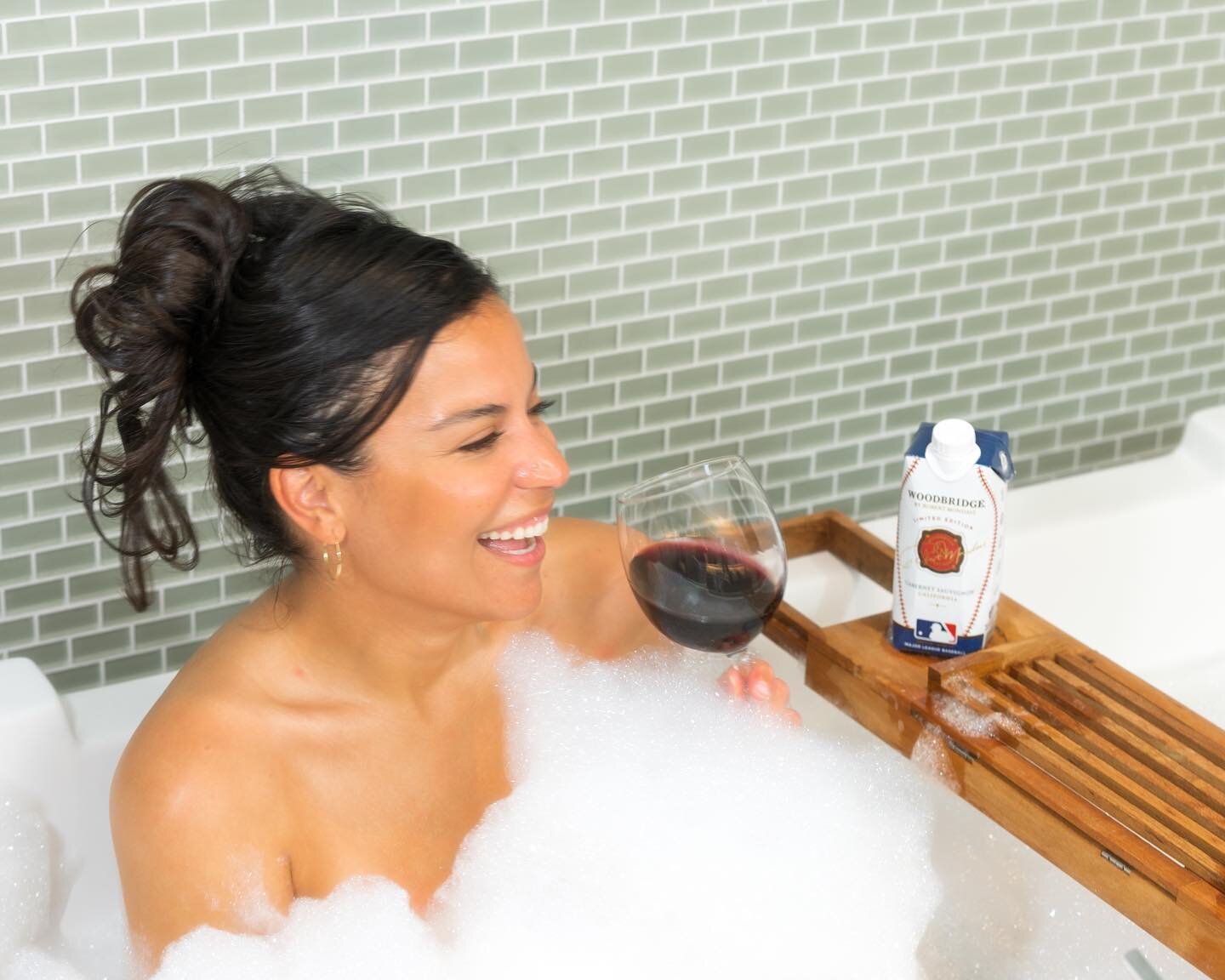 Cheers to an all-star weekend! Wine-ing down and celebrating all the excitement from attending my first baseball games of 2021 with @woodbridgewines &ndash; the first official wine of the @mlb &ndash; and bubbles! Stay tuned for more on our upcoming 