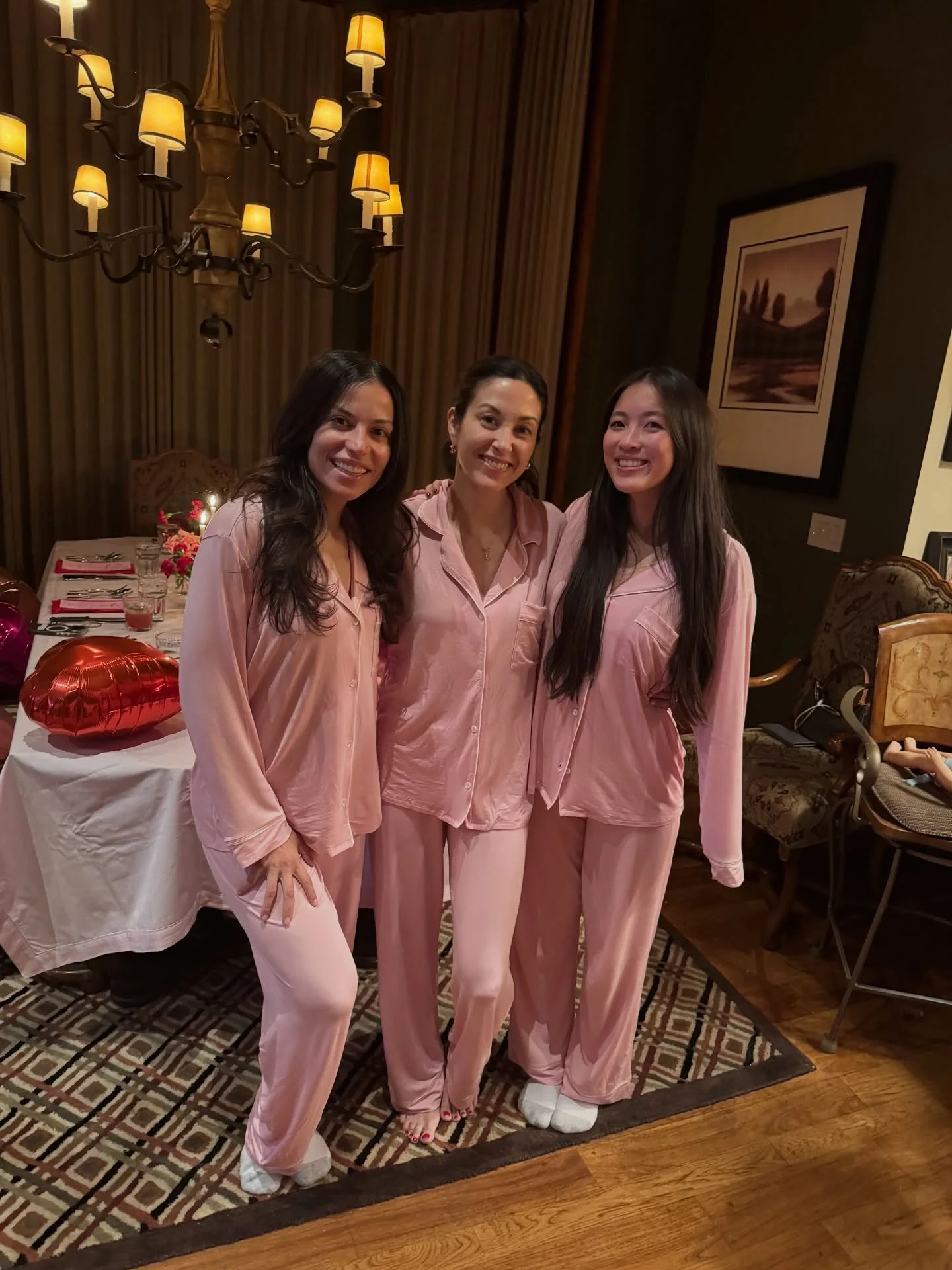 Cozy nights, good wine and the best company 💕