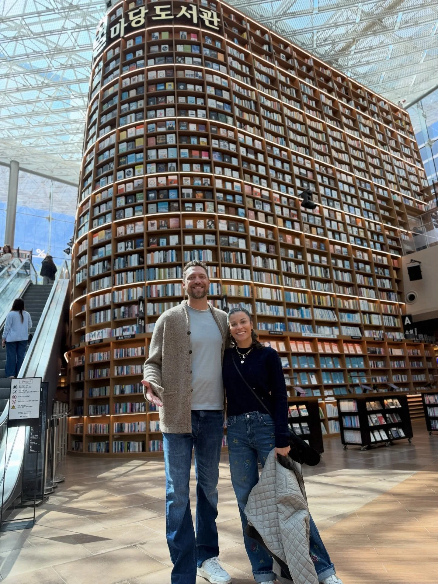 Exploring the city with my Seoul-mate 🥰