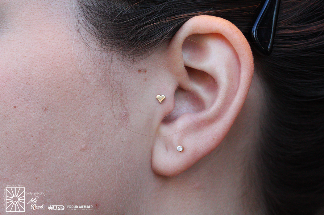 We’ve got major heart eyes for this adorable tragus! This lovely young lady came by the studio to order something new for her well-healed tragus piercing, and we love this solid Yellow Gold “Tiny Heart” end that she chose from Body Vision Los Angeles. So cute!