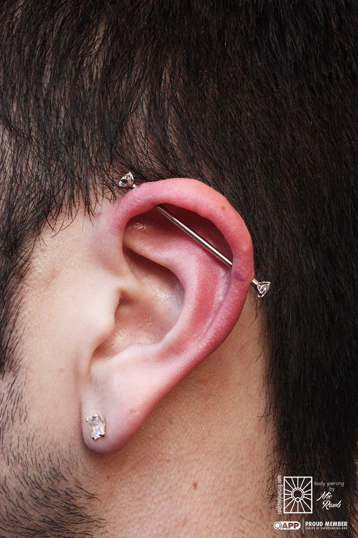 Fresh industrial piercing from the other day, and we’re loving the blingy 4mm cz ends from Industrial Strength this wonderful gentleman chose!