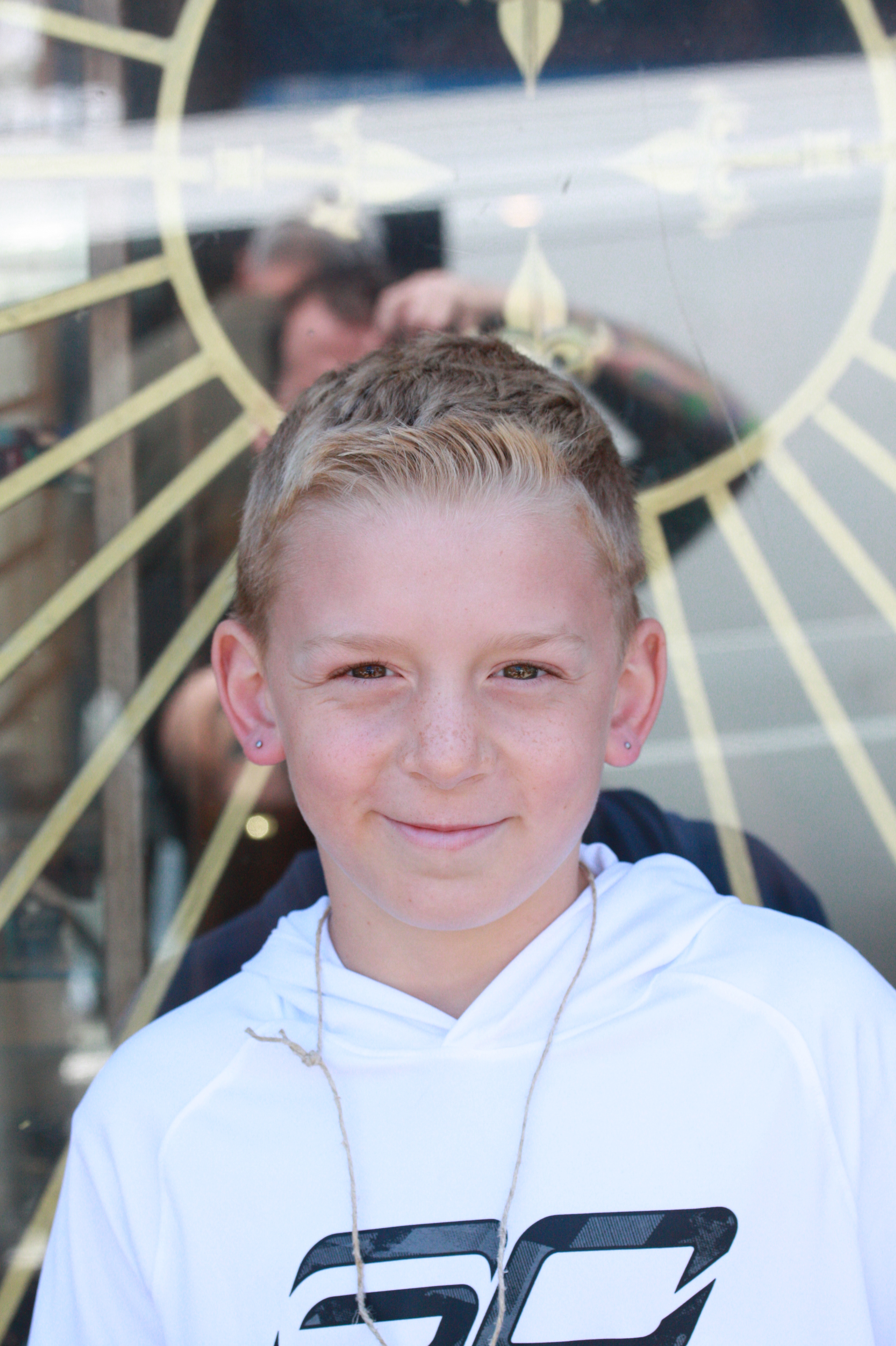Fresh pair of earlobe piercings for this handsome youngster, keeping it simple with some titanium disks from NeoMetal!