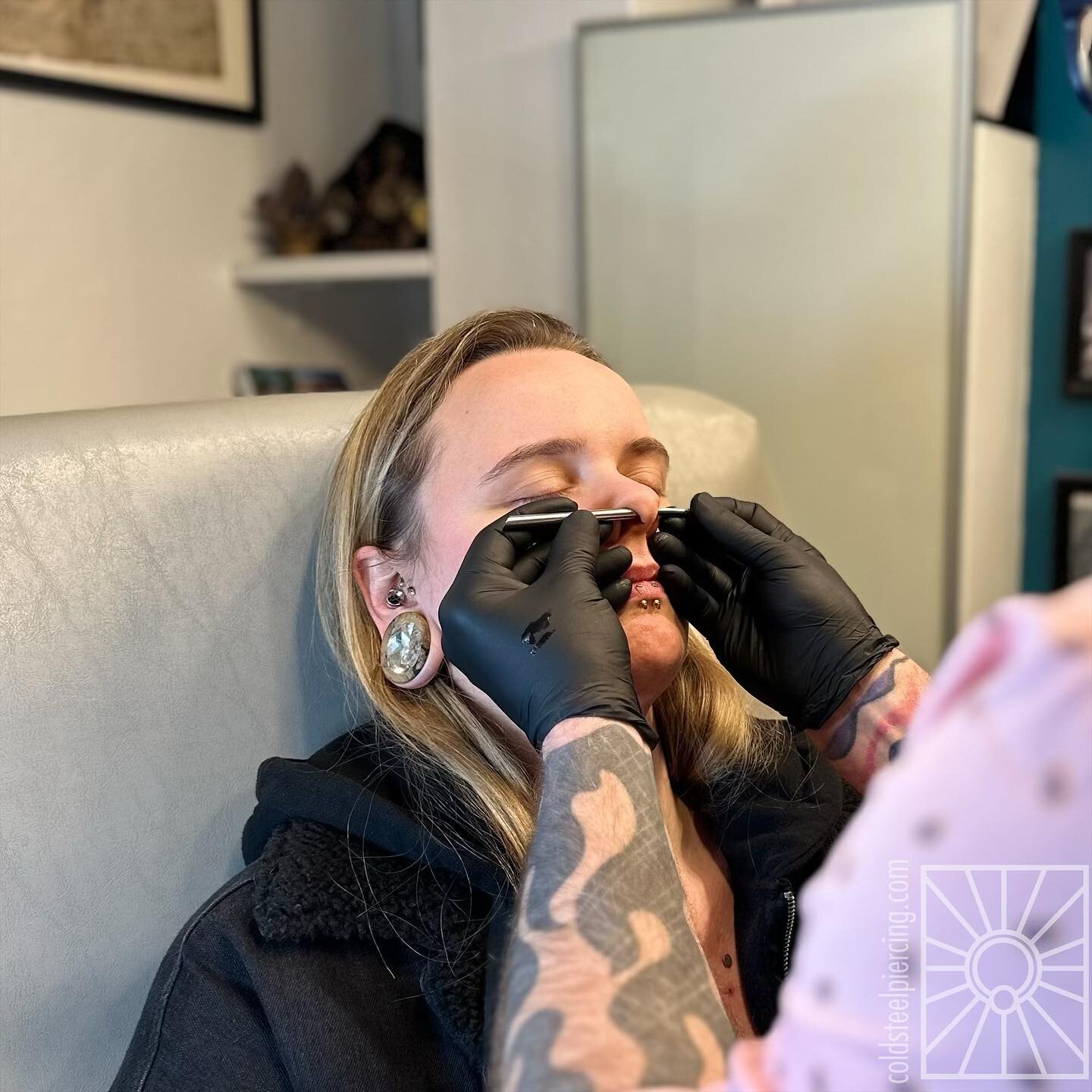 We see a lot of final result photos, but we love these process photos from @drm_drmmr performing 3 6ga initial septum piercings on our staff and a loved one.
-----------------------------
Follow us!
Facebook.com/coldsteelamerica
Instagram @coldsteelp