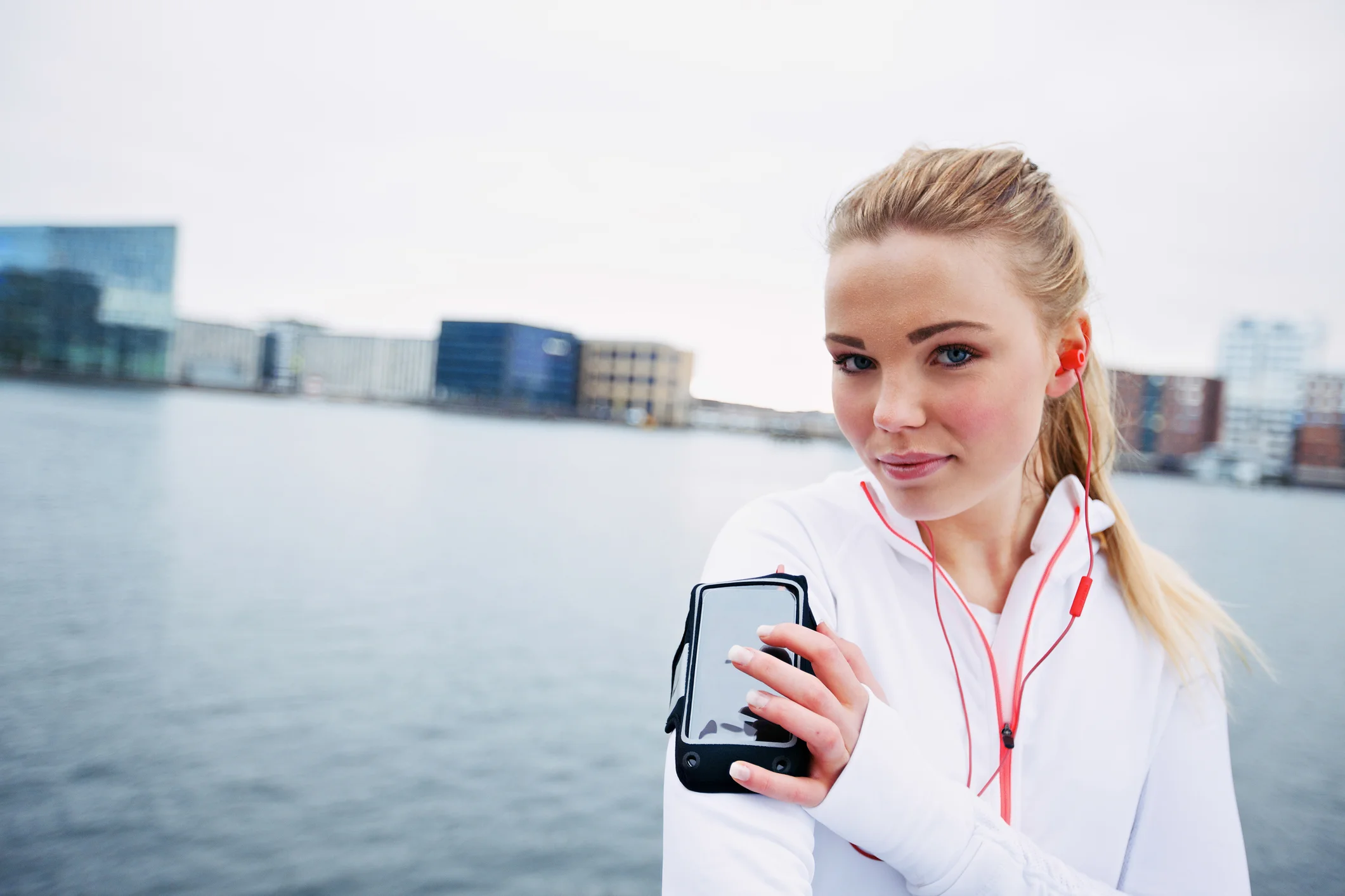 Going for a run? Knowing how to monitor your heart rate can help you train more efficiently.