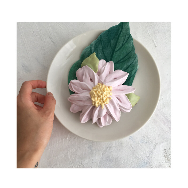 flower meringue cookie.jpg