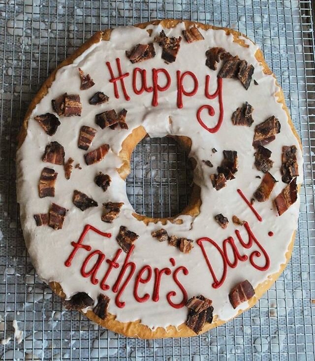 Time to celebrate Dad! 👔🥓🍩🎉
Congratulations to Maureen Ann on FB and @runningchikago on Instagram!
Winners please call the bakery by Tuesday, 6/16 at Noon to set up pick details for Sunday, 6/21!
Thank you to all that entered our Father&rsquo;s D