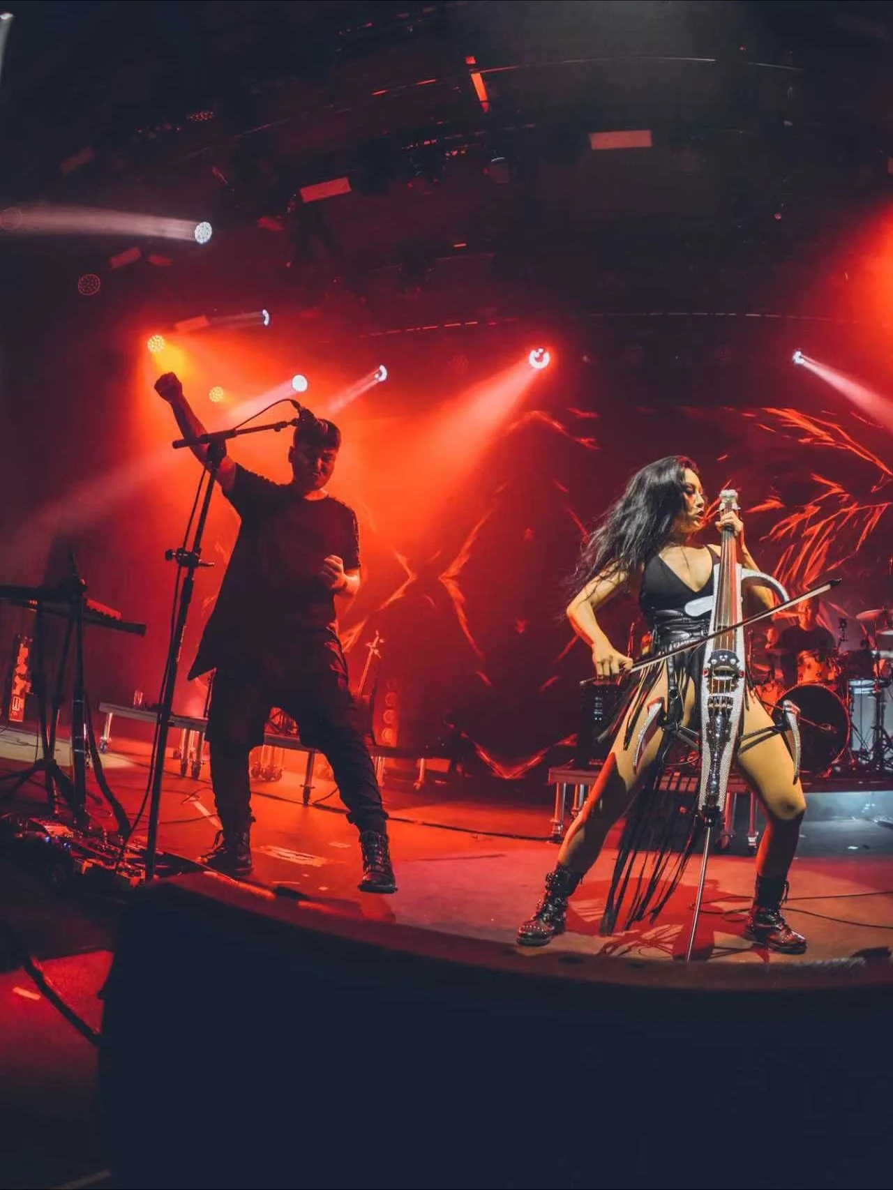Beijing Night 1! ❤️🙏🏼 
With @ninetreasures &amp; @thewaterphoenixofficial 
So grateful for this adventure in the Motherland 🫶🏼

📷 @hattoo_xatyy 

@veggivale @frank_klepacki @zulll @herkenhoff_official